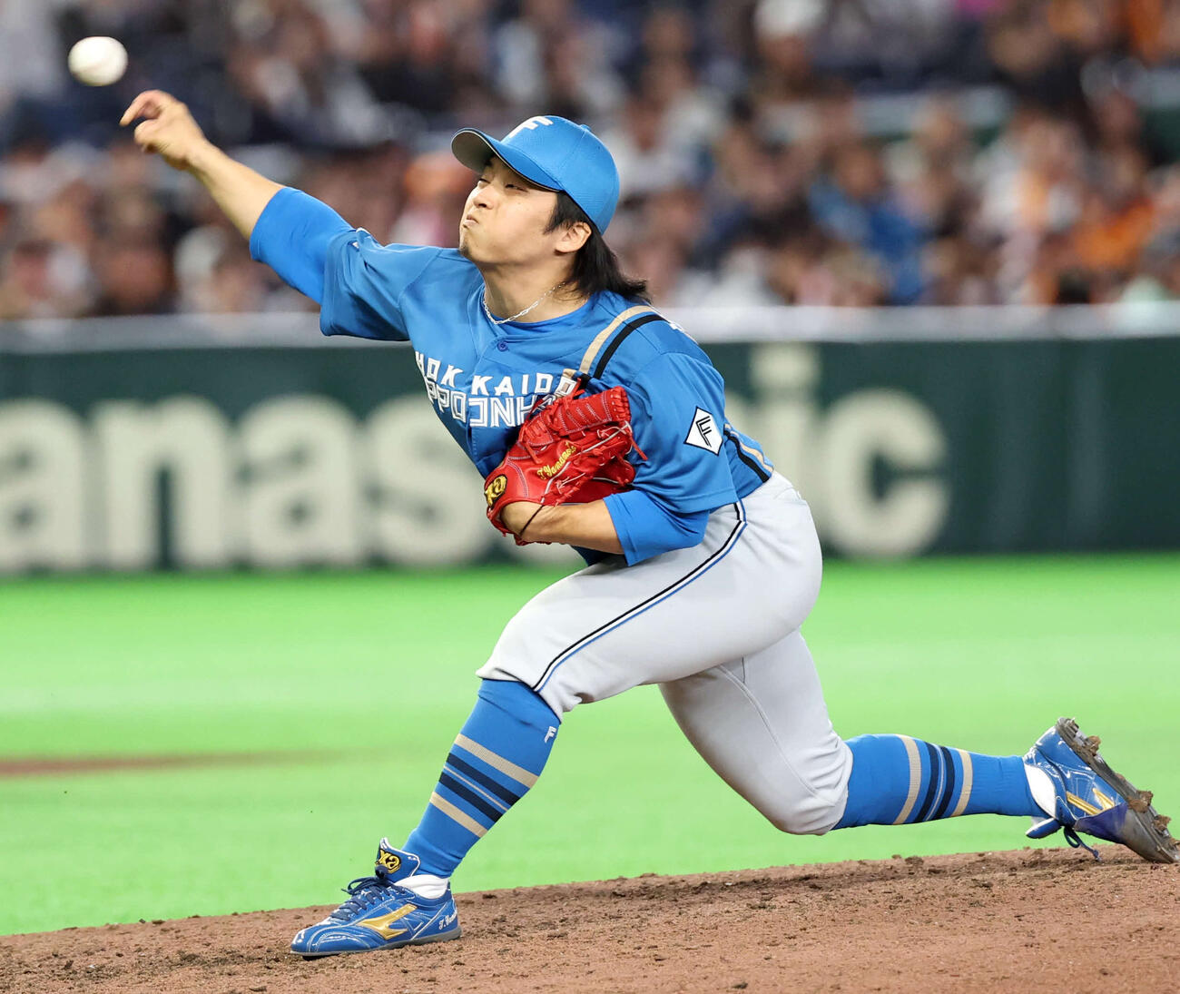 巨人対日本ハム　8回裏巨人の攻撃で登板した山本（撮影・浅見桂子）