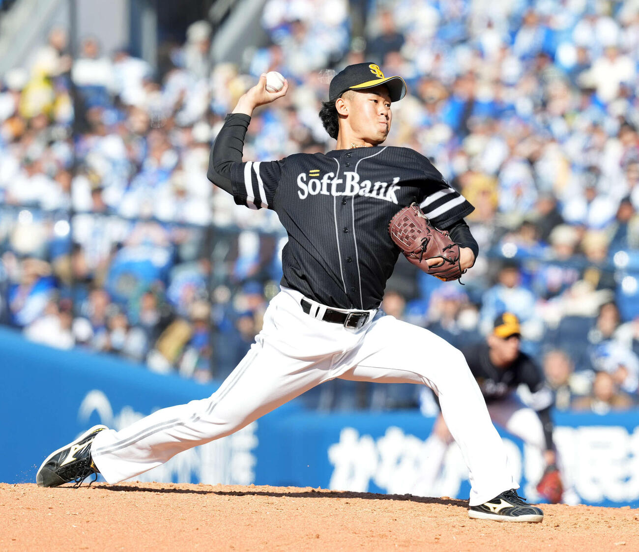DeNA対ソフトバンク　7回からマウンドに上がったソフトバンクのルーキー稲川（撮影・たえ見朱実）