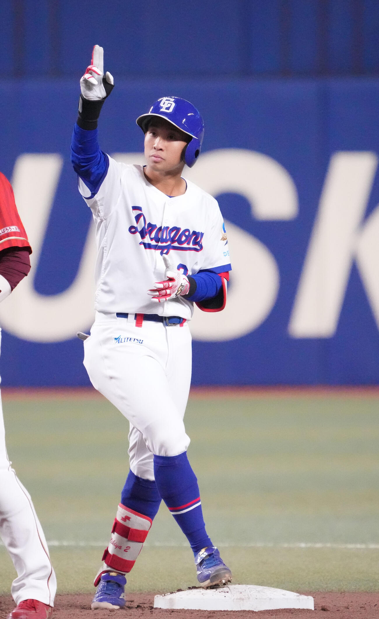 中日対楽天　5回裏中日2死二塁、右前適時打を放ちベンチに向かってアピールする田中（撮影・森本幸一）