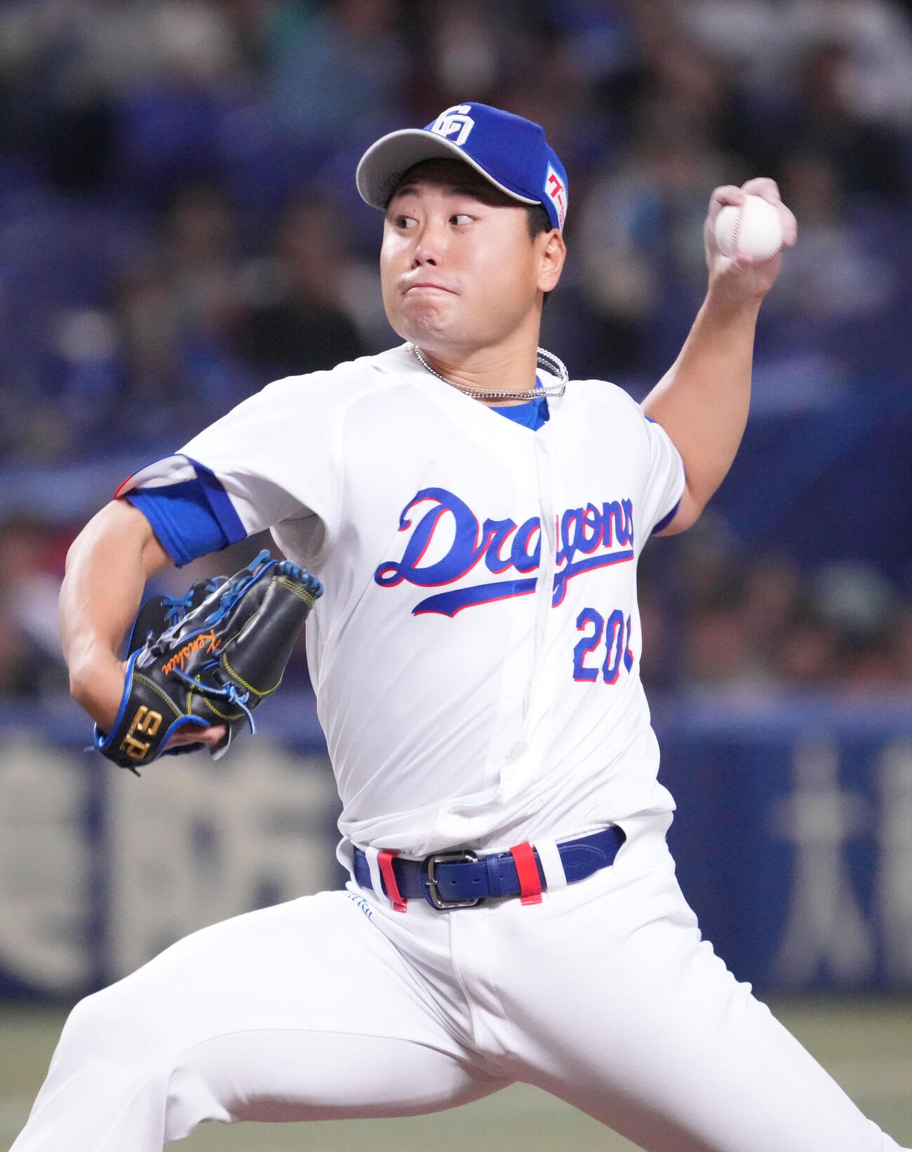 中日対楽天　8回表、中日4番手で登板する牧野（撮影・森本幸一）