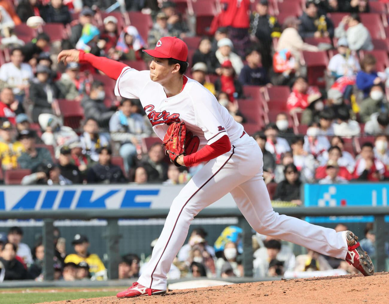 広島対阪神　7回表阪神、広島3番手の赤木（撮影・加藤孝規）