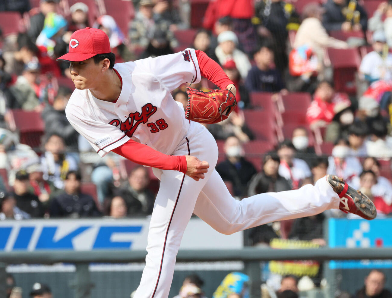 広島対阪神　7回表阪神、広島3番手の赤木（撮影・加藤孝規）
