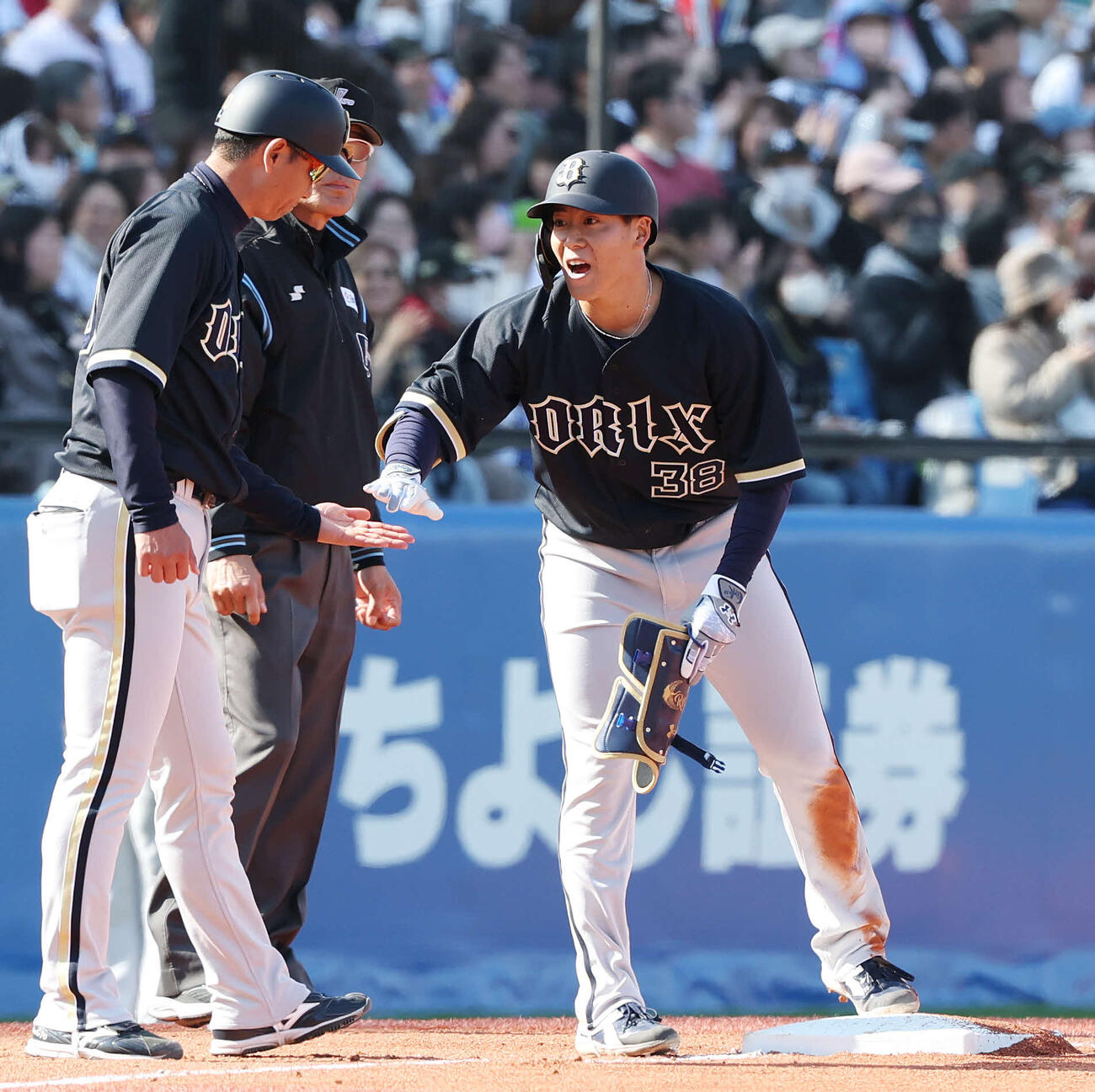 ヤクルト対オリックス　5回表オリックス2死一塁、右適時三塁打を放った来田（撮影・宮地輝）