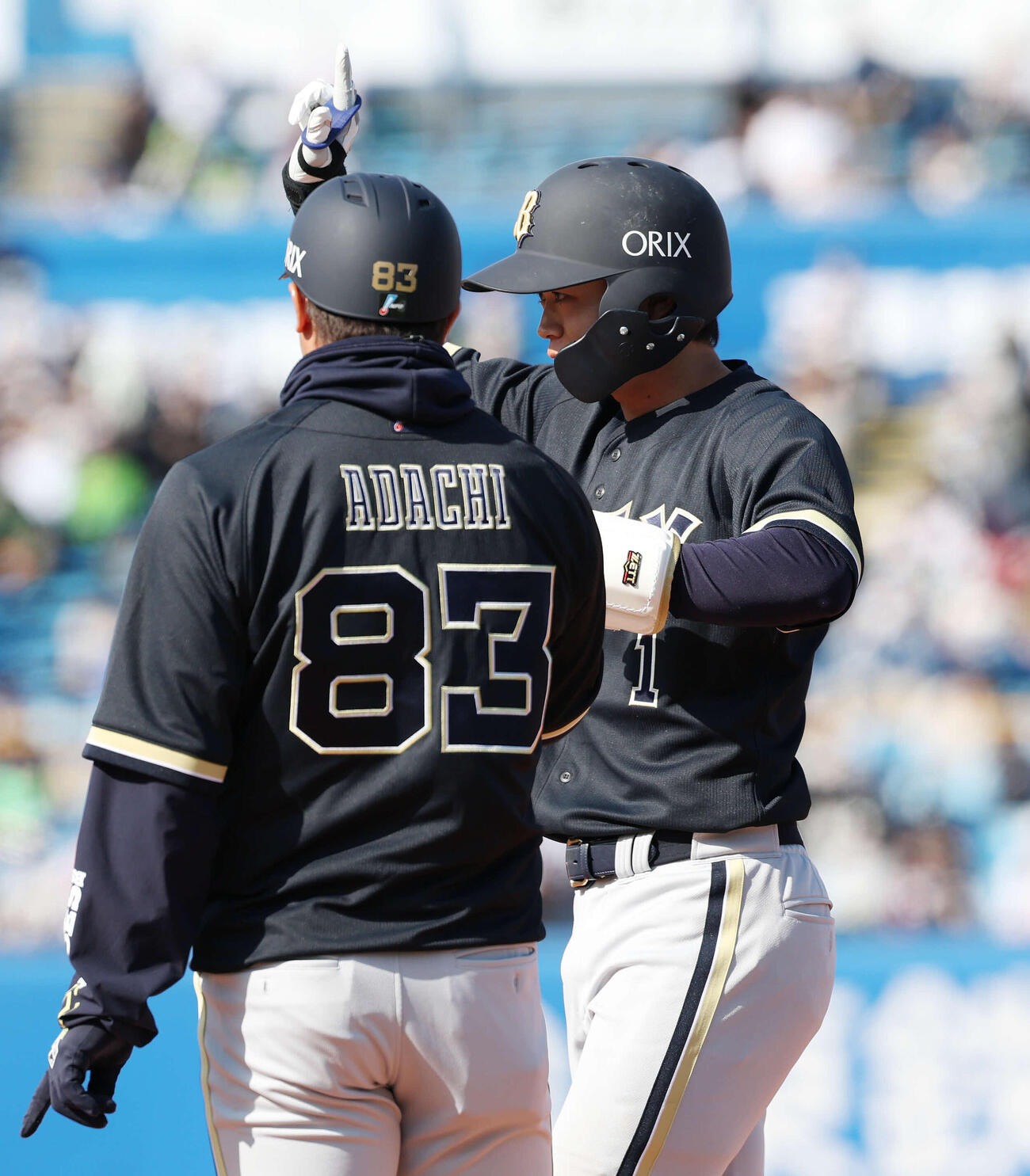 ヤクルト対オリックス　5回表オリックス2死三塁、中前適時打を放ちポーズをとる太田（撮影・宮地輝）