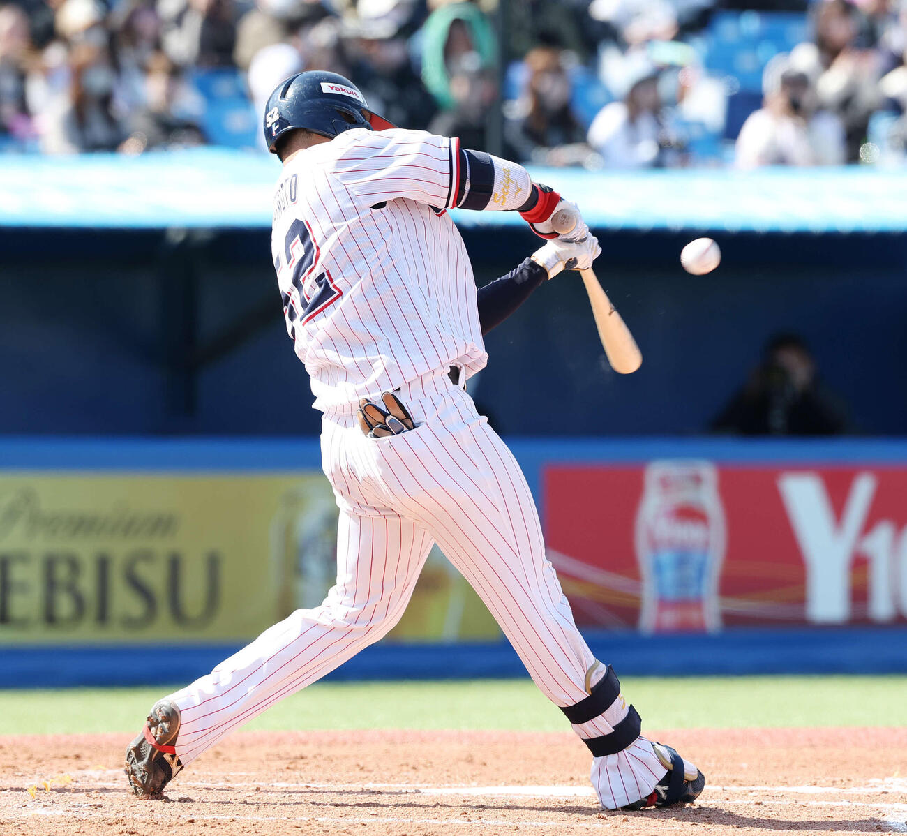 ヤクルト対オリックス　2回裏ヤクルト2死一、二塁、左2点適時二塁打を放つ橋本（撮影・宮地輝）