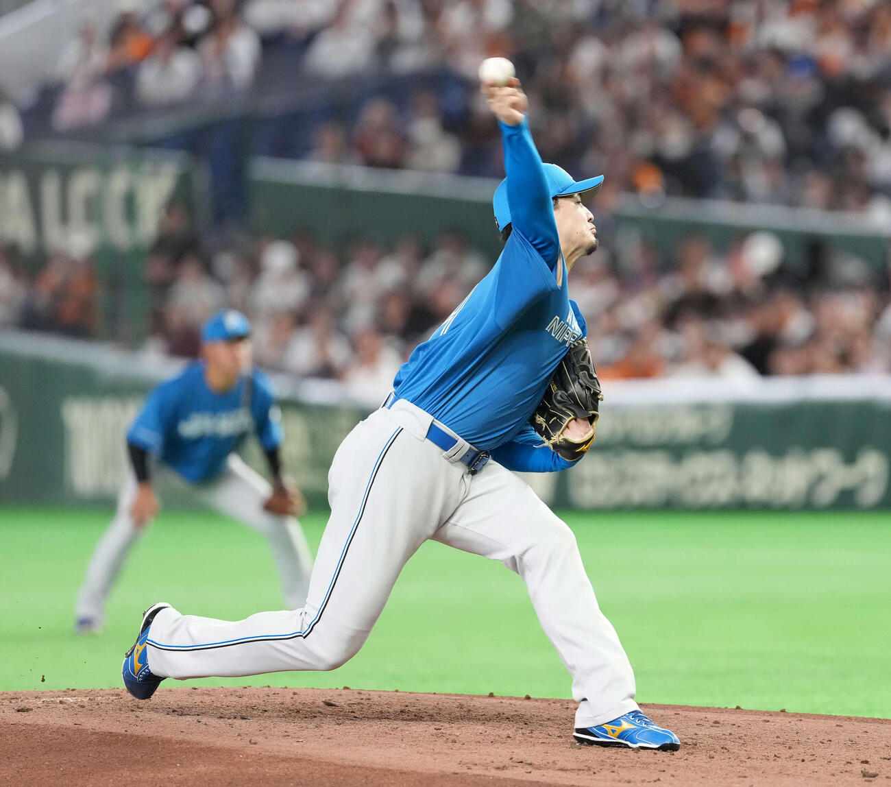 巨人対日本ハム　力投する日本ハム先発の有原（撮影・井上学）