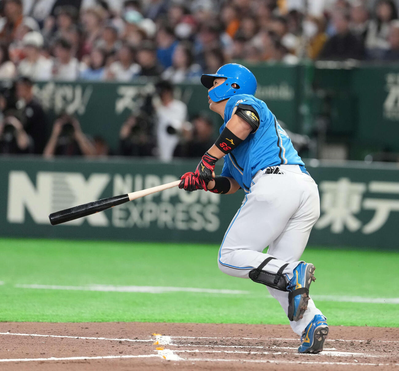 巨人対日本ハム　巨人対日本ハム　7回表日本ハム無死、左越え本塁打を放つ進藤（撮影・井上学）