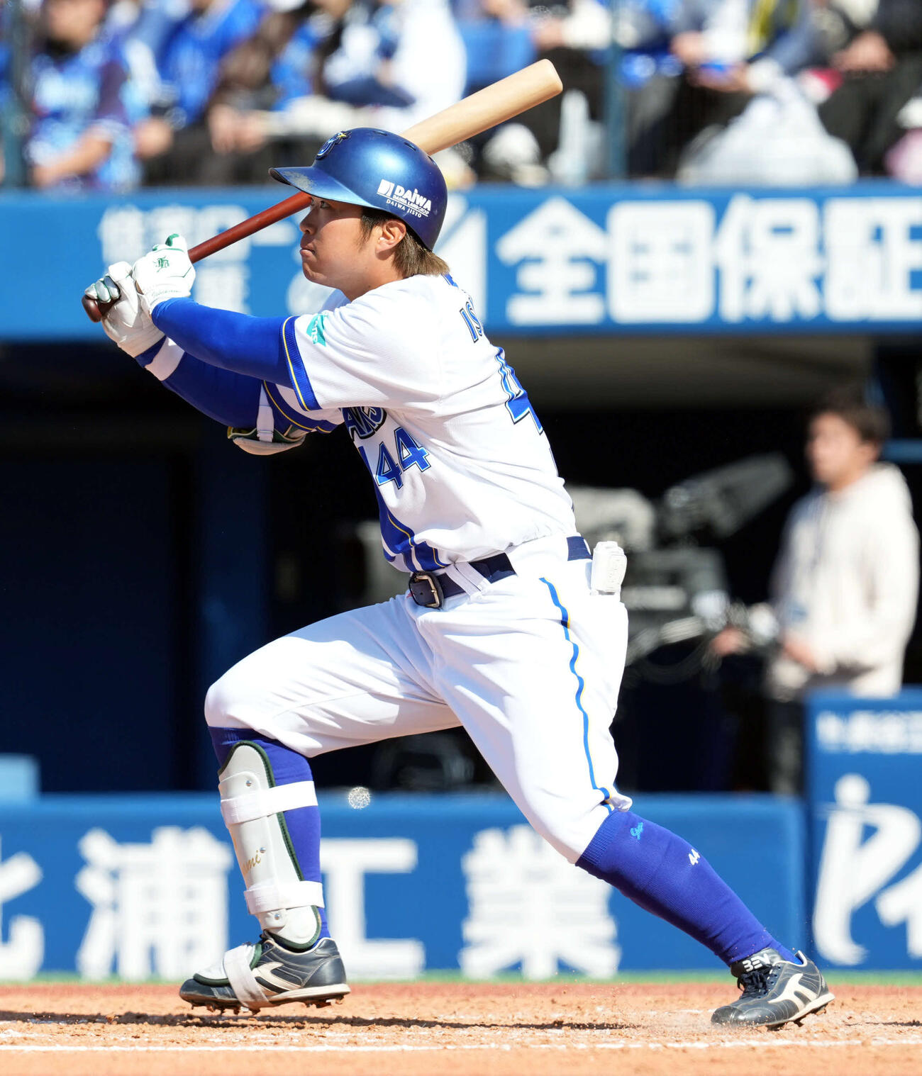DeNA対ソフトバンク　5回裏DeNA2死、中前打を放つ石上（撮影・たえ見朱実）
