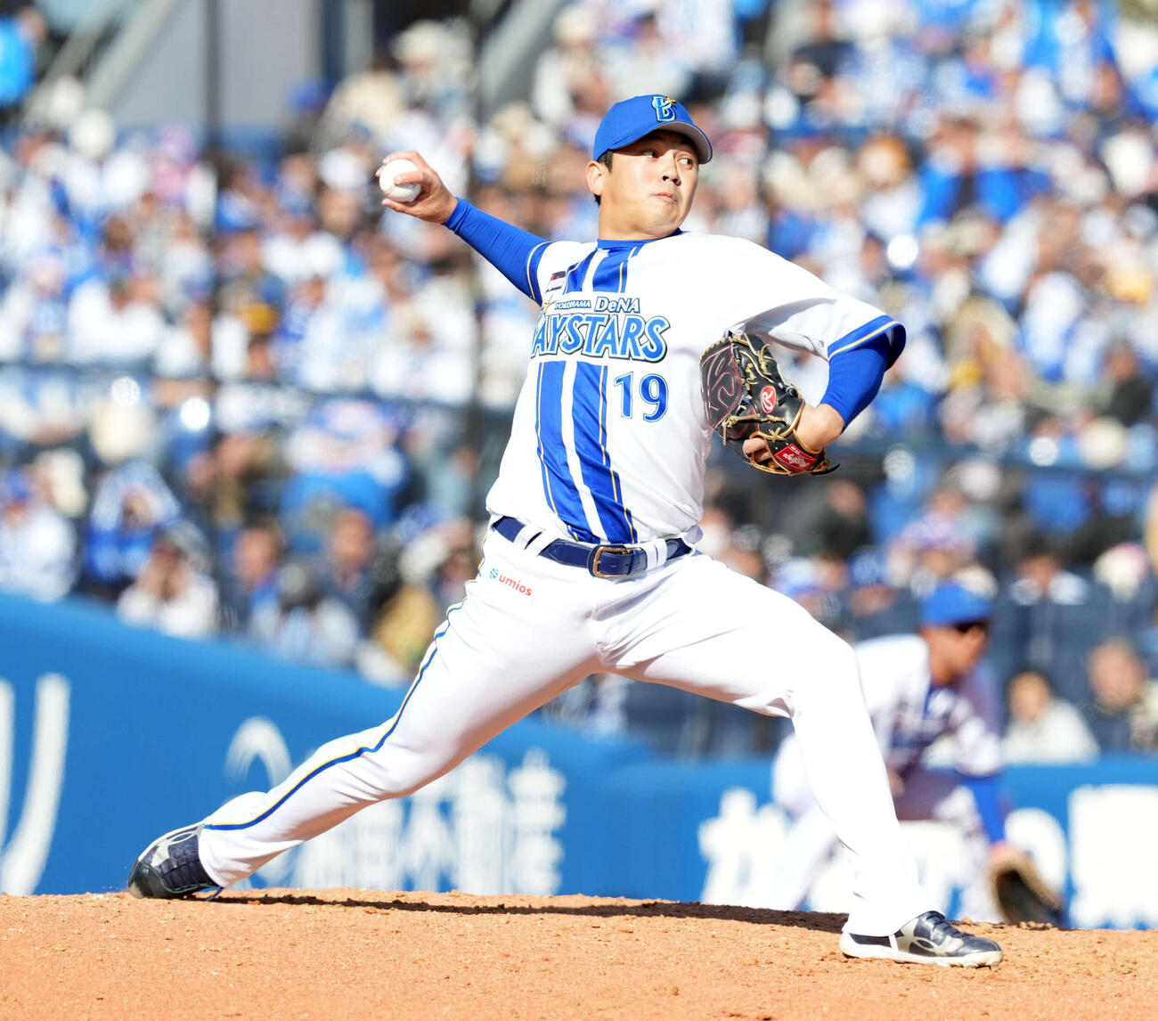 DeNA対ソフトバンク　8回からマウンドに上がったDeNA山崎（撮影・たえ見朱実）