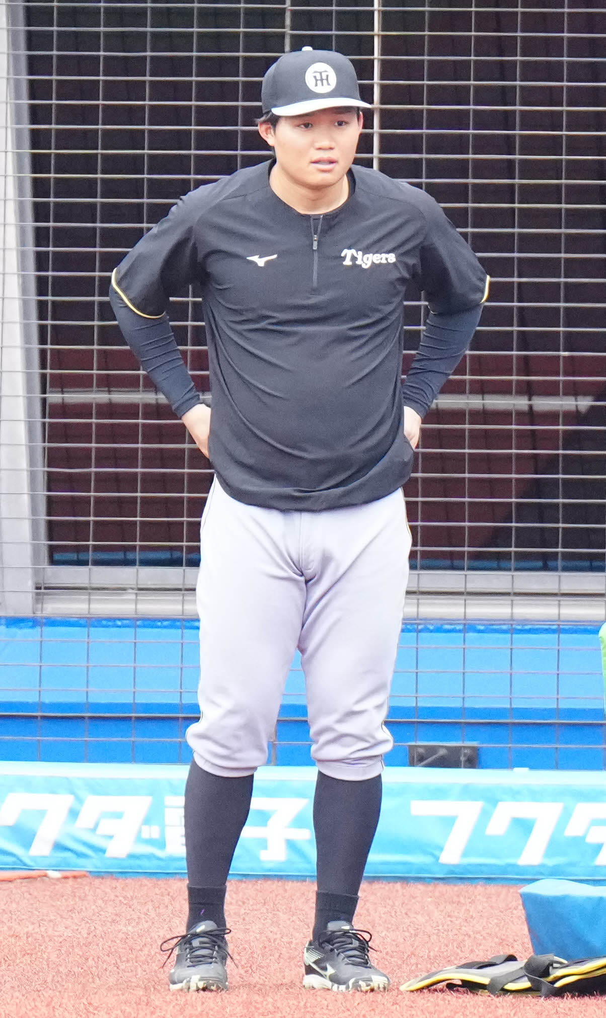 ロッテ対阪神　試合前、チームに合流した阪神森下（撮影・江口和貴）
