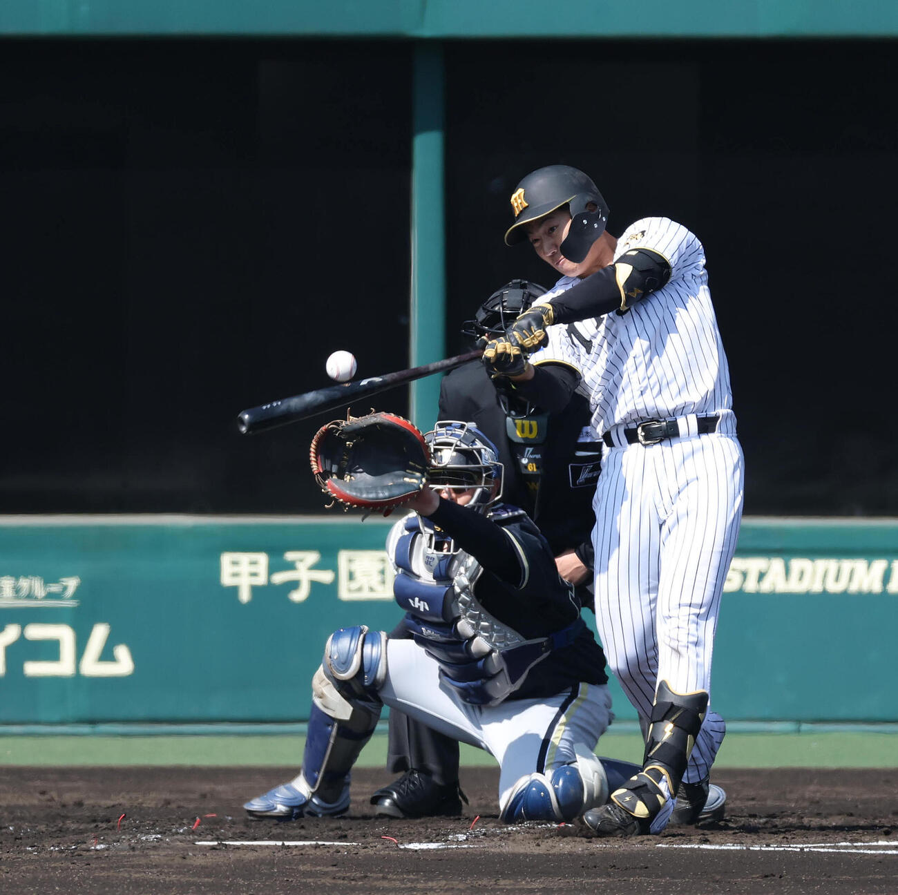 ファーム・リーグ西地区阪神対オリックス　2回裏阪神無死一塁、立石は左前打を放つ（撮影・白石智彦）