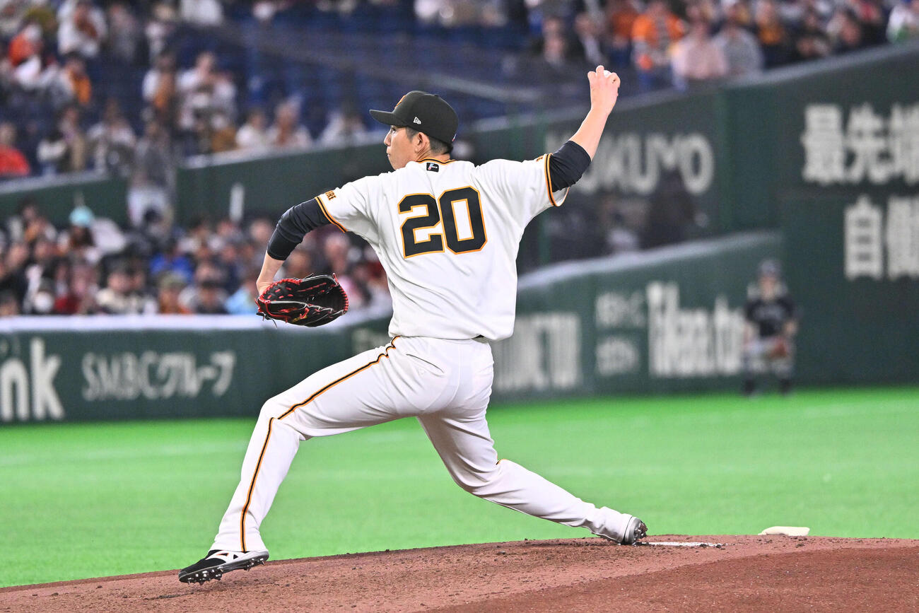 巨人対ヤクルト　巨人先発の戸郷（撮影・滝沢徹郎）