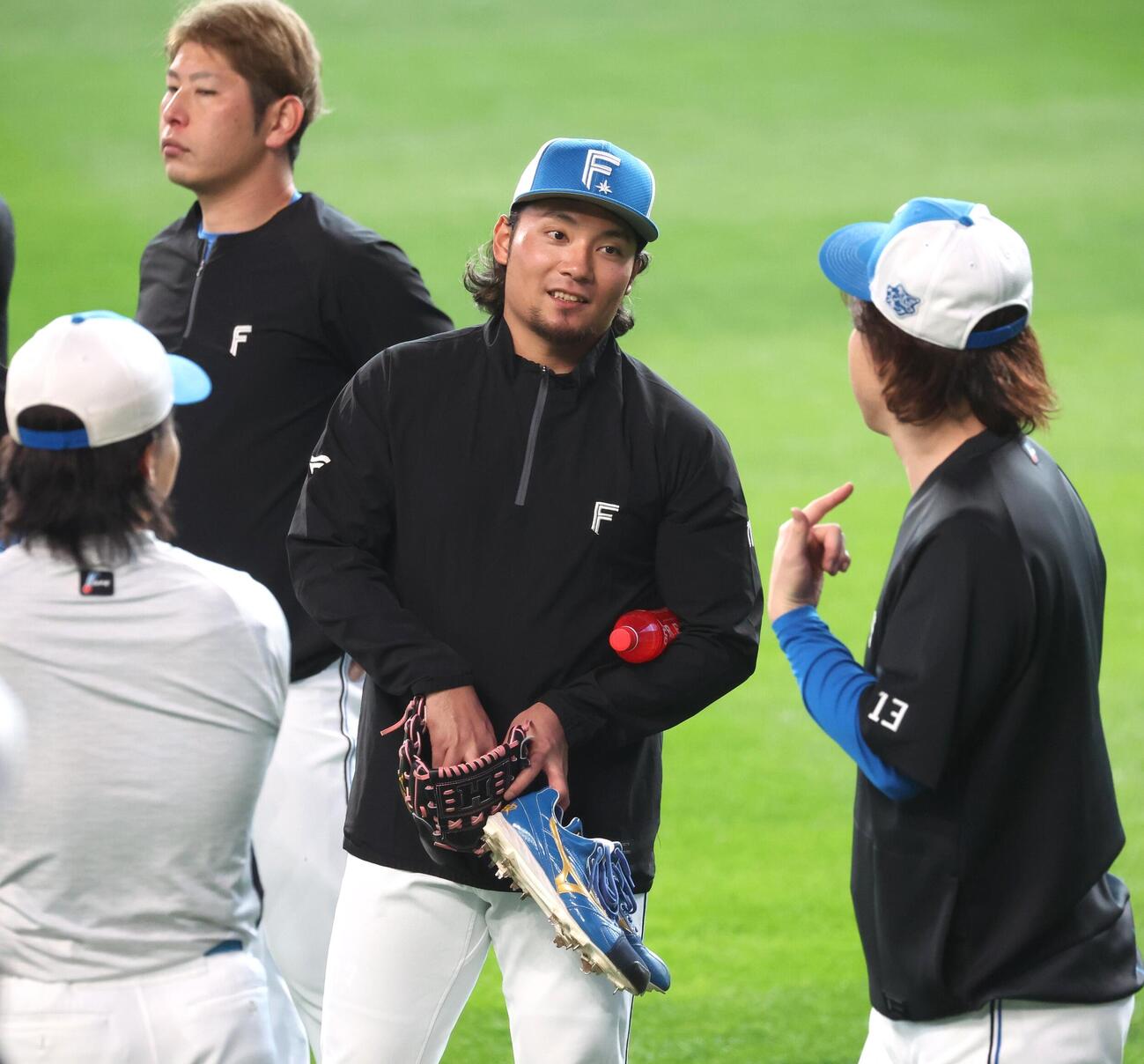 チームに合流した伊藤（撮影・黒川智章）