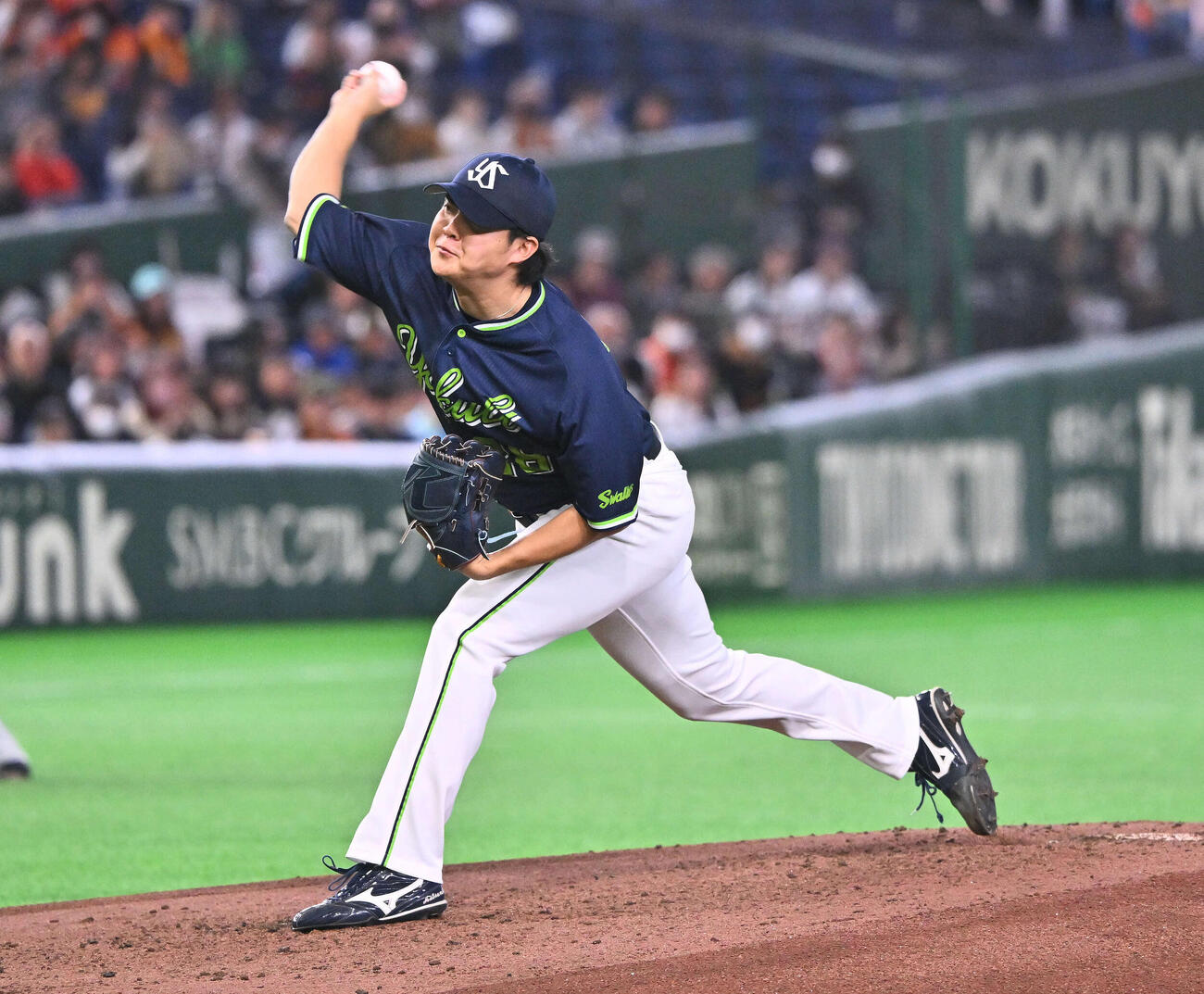 巨人対ヤクルト　ヤクルト先発の松本健（撮影・滝沢徹郎）