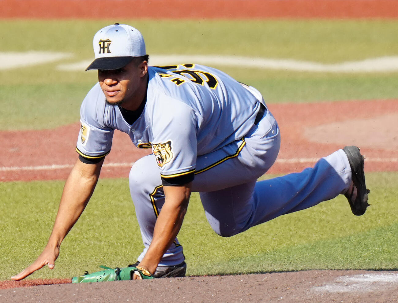 ロッテ対阪神　8回裏ロッテ無死一、二塁、藤原に適時打を浴びるモレッタ（撮影・江口和貴）