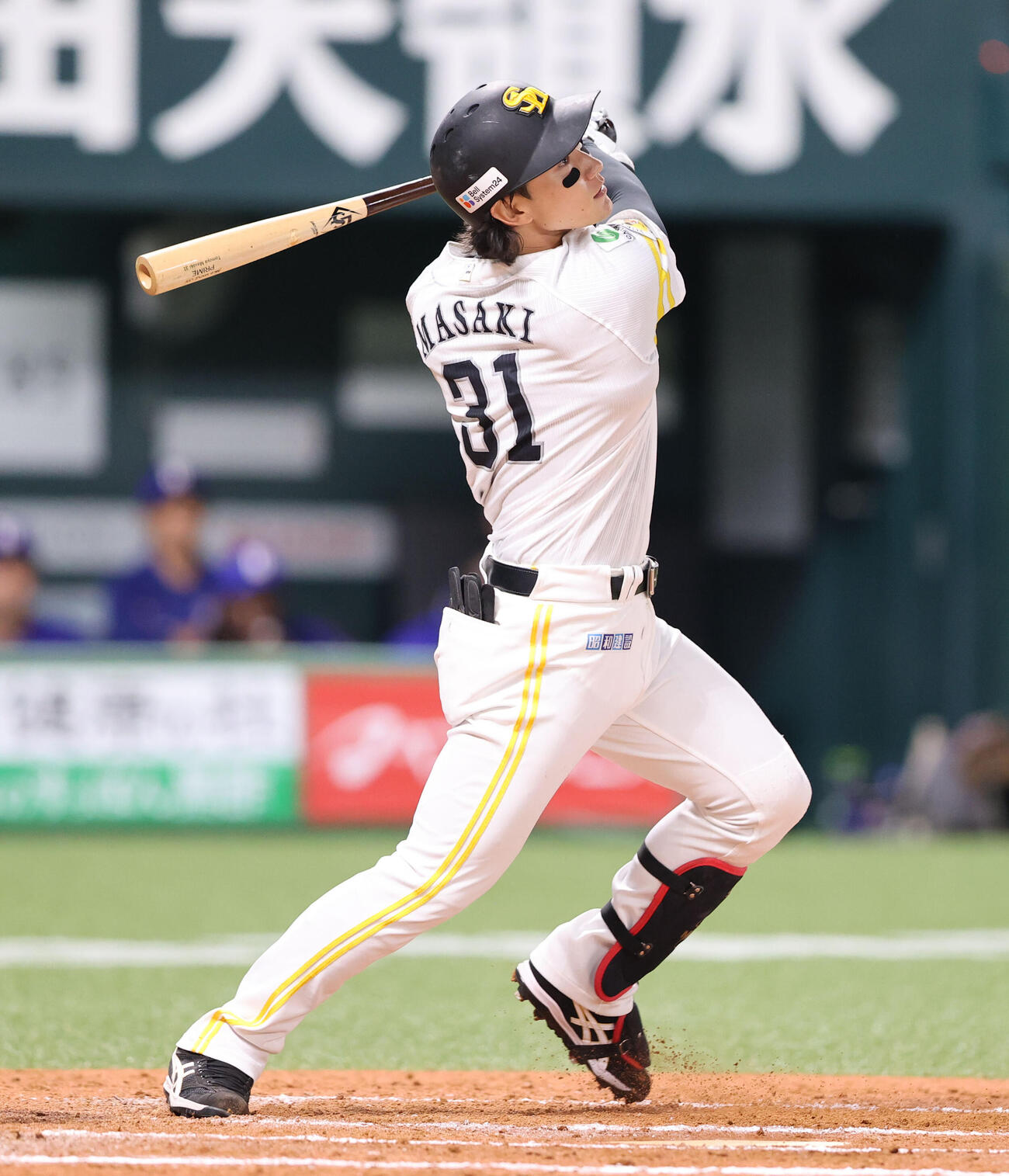 ソフトバンク対中日　7回裏ソフトバンク1死一、三塁、正木は右越えに逆転となる3点本塁打を放つ（撮影・梅根麻紀）