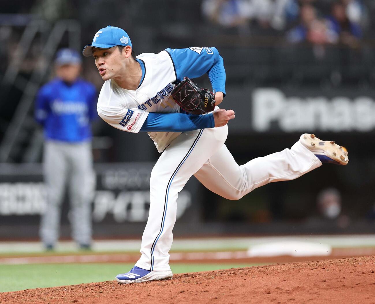 日本ハム対DeNA 8回に登板の福谷（撮影・黒川智章）