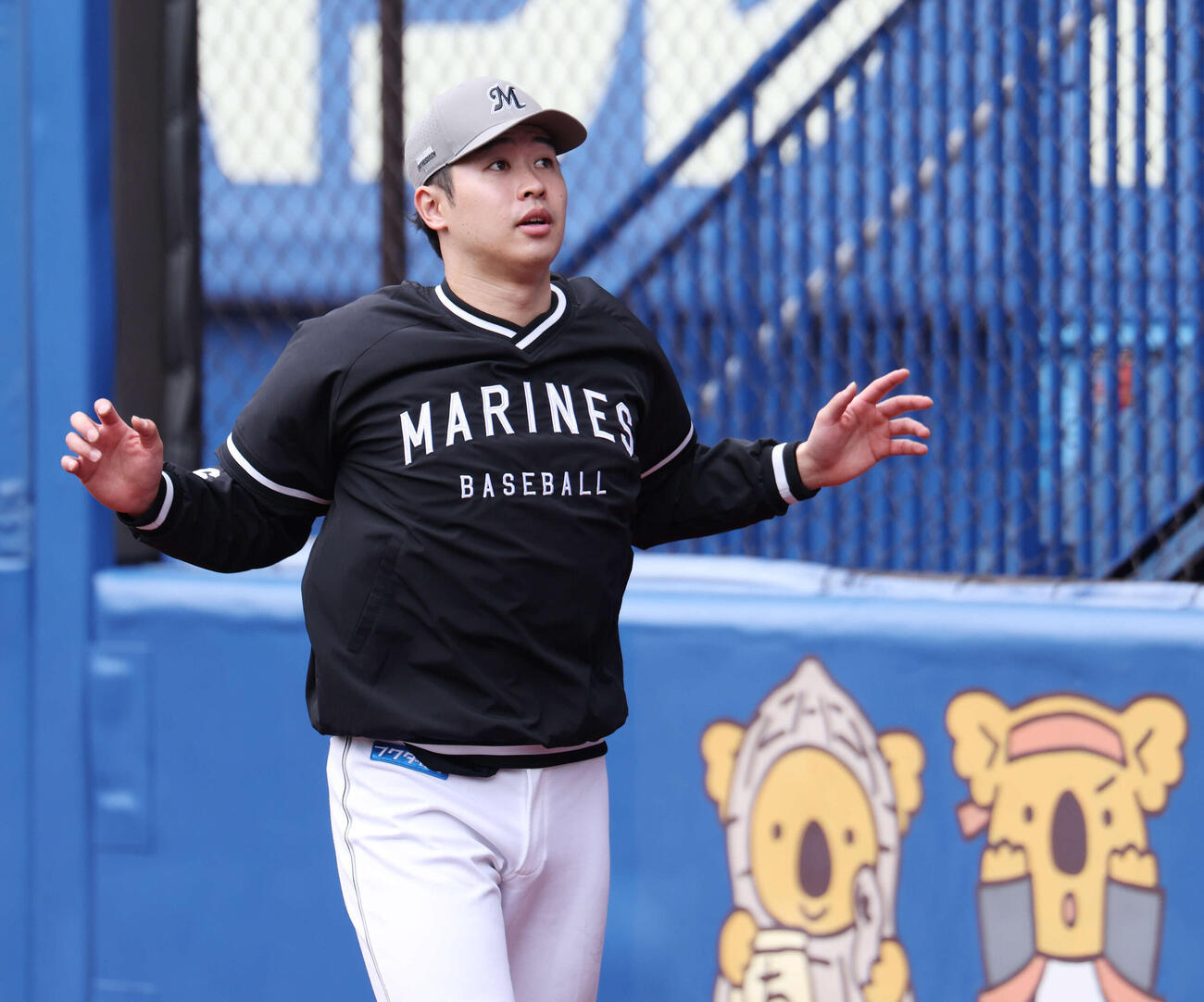 ロッテ対阪神　試合前練習に臨むロッテ種市（撮影・宮地輝）