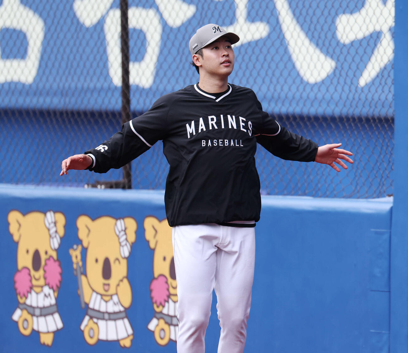 ロッテ対阪神　試合前練習に臨むロッテ種市（撮影・宮地輝）