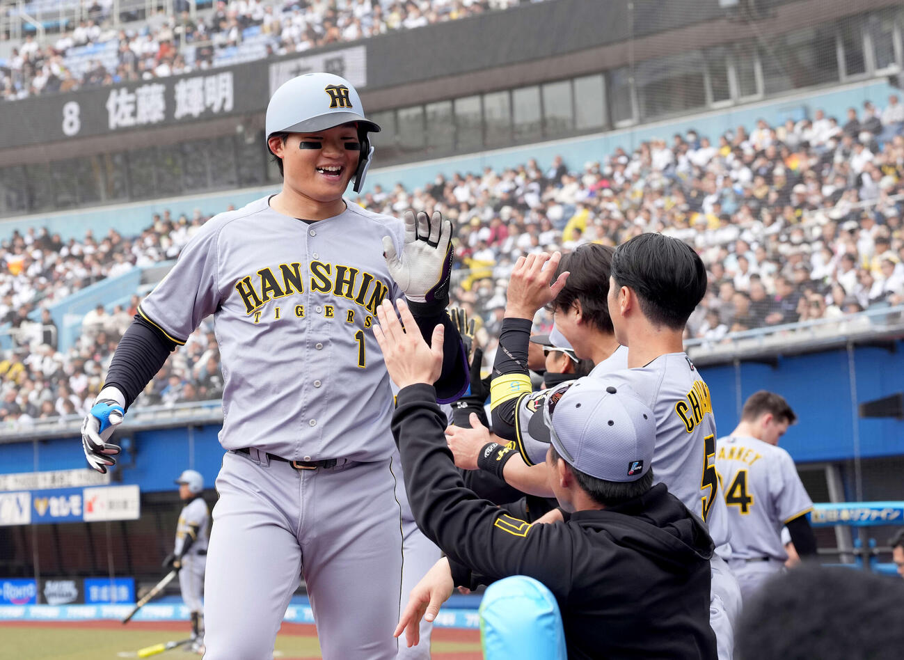 ロッテ対阪神　3回表阪神2死二塁、左越えに2点本塁打を放った森下（撮影・たえ見朱実）
