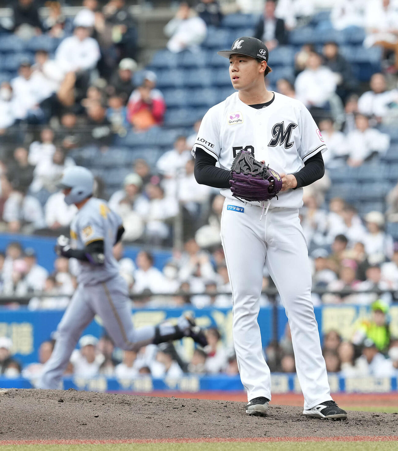 ロッテ対阪神　3回表阪神2死二塁、森下に2点本塁打を浴びる木村（撮影・たえ見朱実）