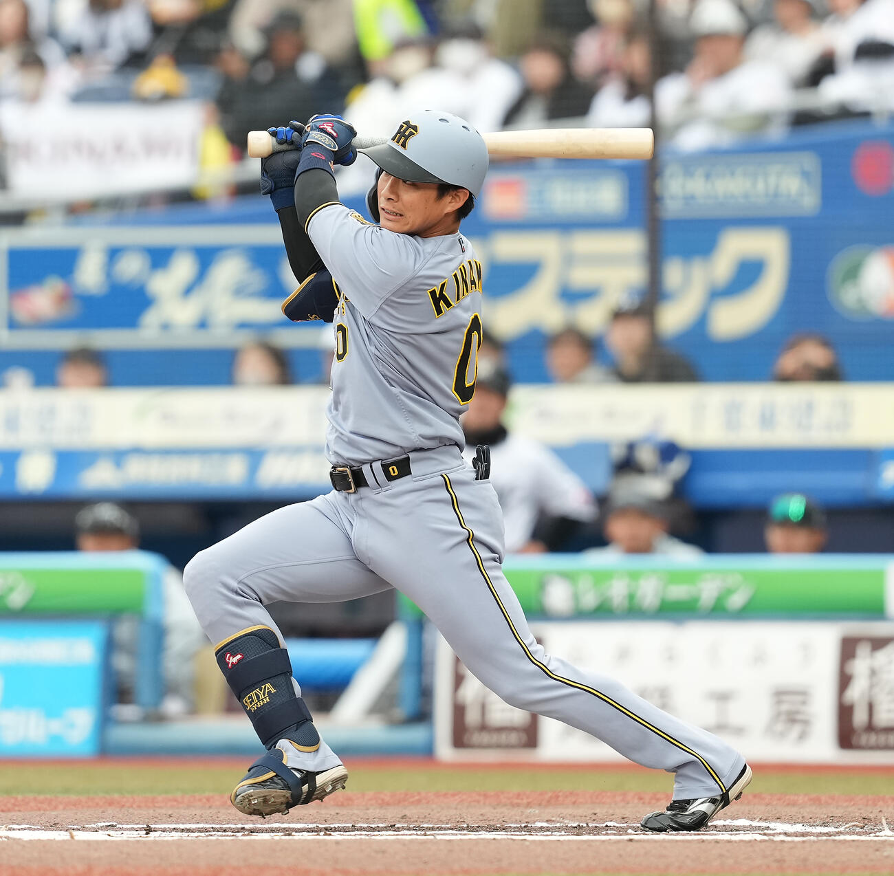 ロッテ対阪神　6回表阪神1死二塁、左前に適時二塁打を放つ代打木浪（撮影・たえ見朱実）