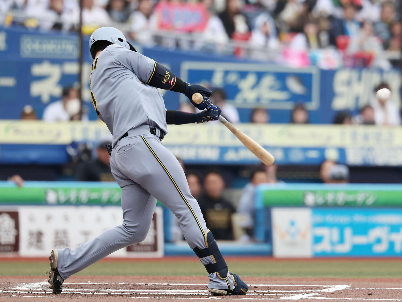 ロッテ対阪神　6回表阪神1死二塁、左適時二塁打を放つ代打木浪（撮影・宮地輝）