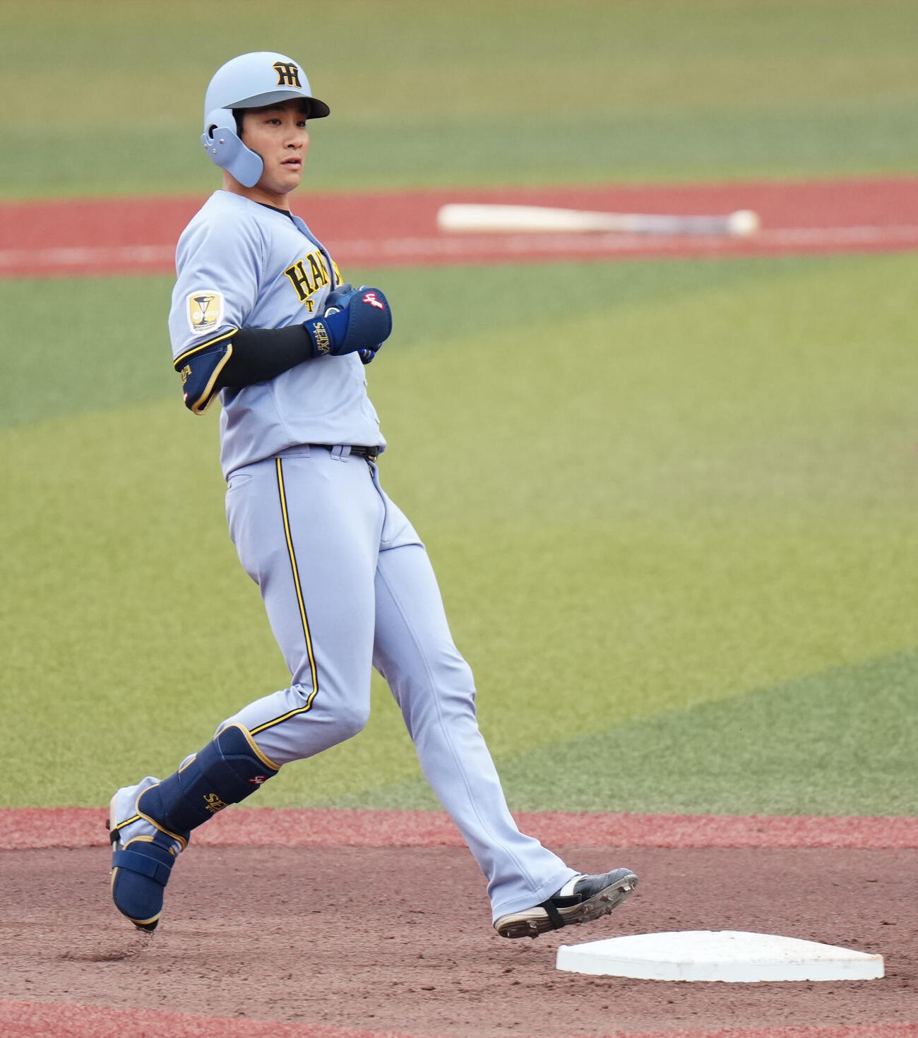 ロッテ対阪神　6回表阪神1死二塁、適時二塁打を放った木浪（撮影・江口和貴）