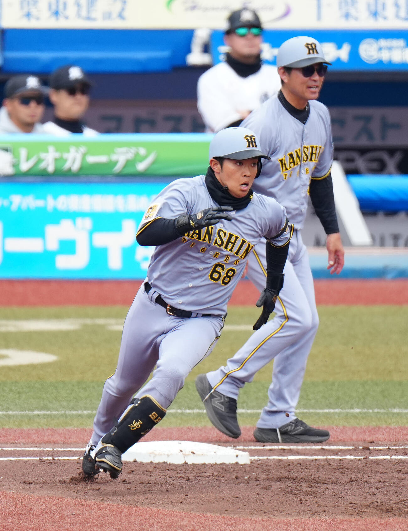 ロッテ対阪神　2回表阪神1死、左前打を放った中川（撮影・江口和貴）