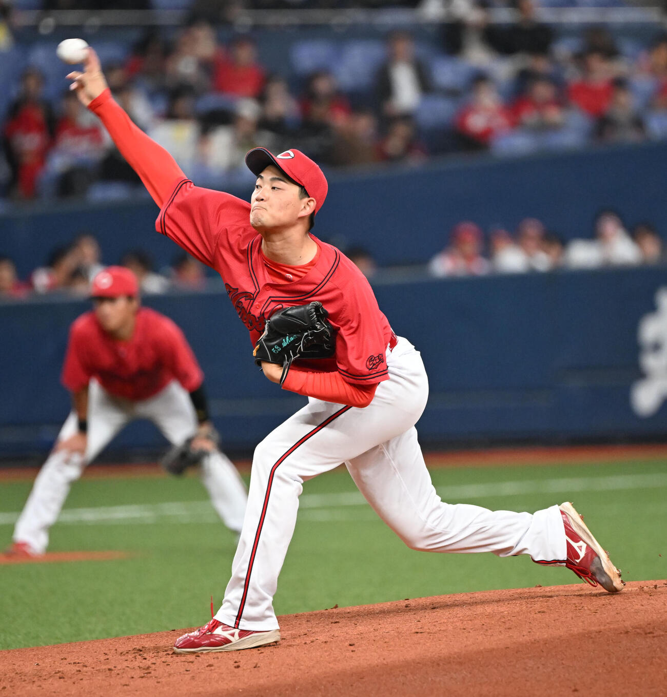 オリックス対広島　先発する広島岡本（撮影・和賀正仁）