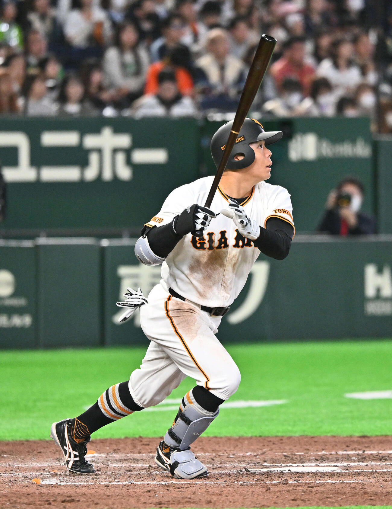 巨人対ヤクルト　7回裏巨人1死二塁、佐々木は右越え2点本塁打を放つ（撮影・滝沢徹郎）