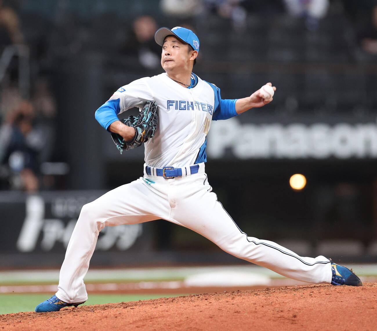 日本ハム対DeNA 8回に登板の島本（撮影・黒川智章）