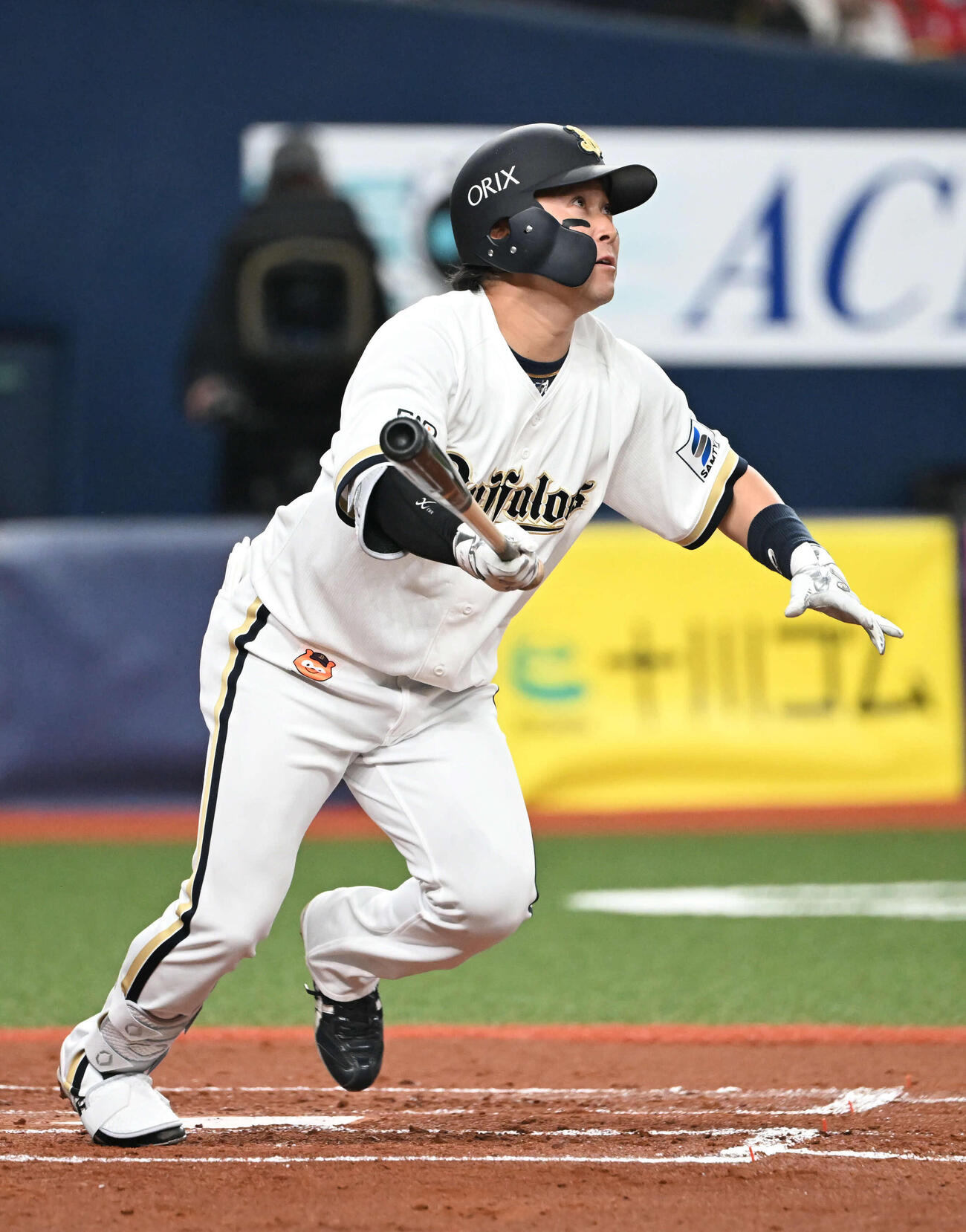 オリックス対広島　2回裏オリックス無死一、三塁、右越え3点本塁打を放つ西野（撮影・和賀正仁）