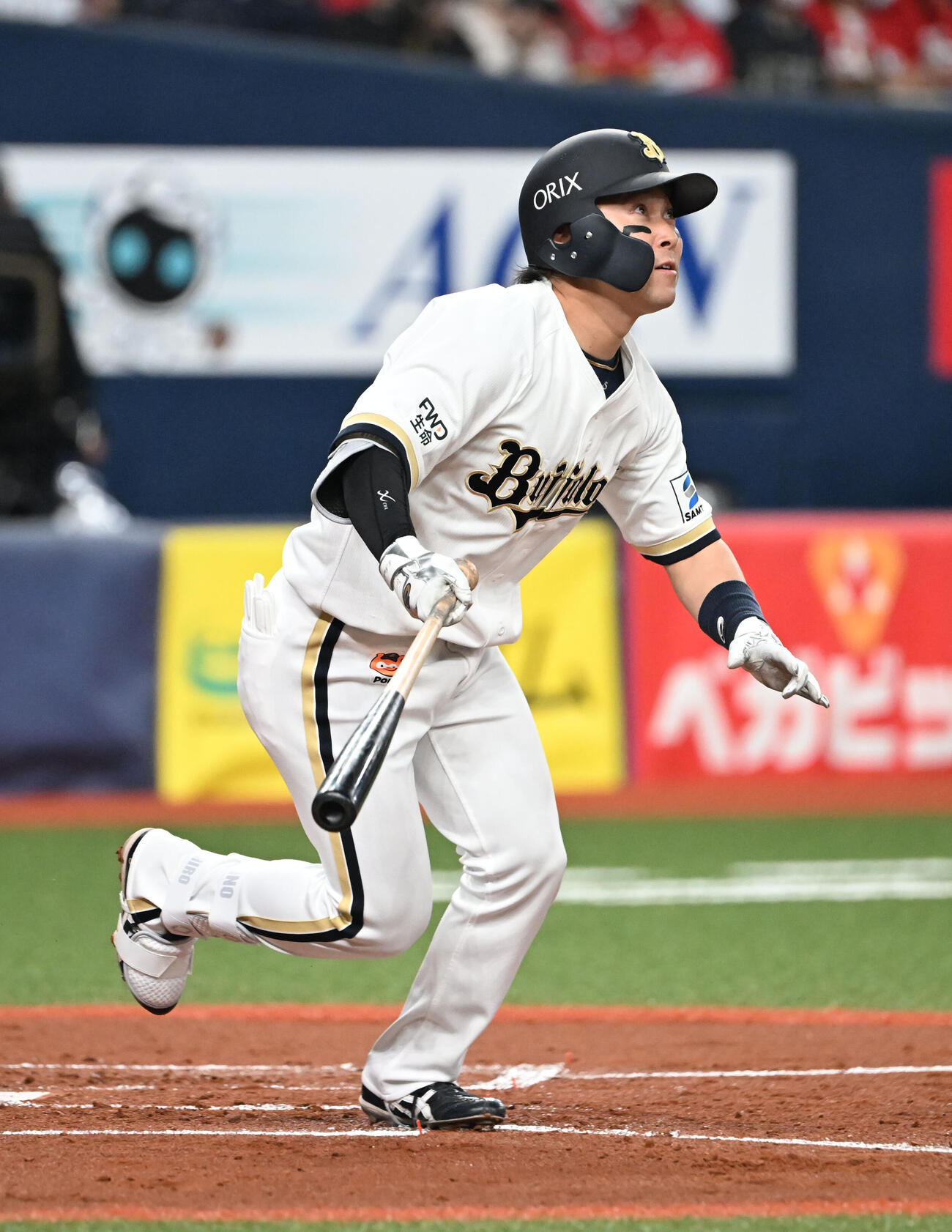 オリックス対広島　2回裏オリックス無死一、三塁、右越え3点本塁打を放つ西野（撮影・和賀正仁）