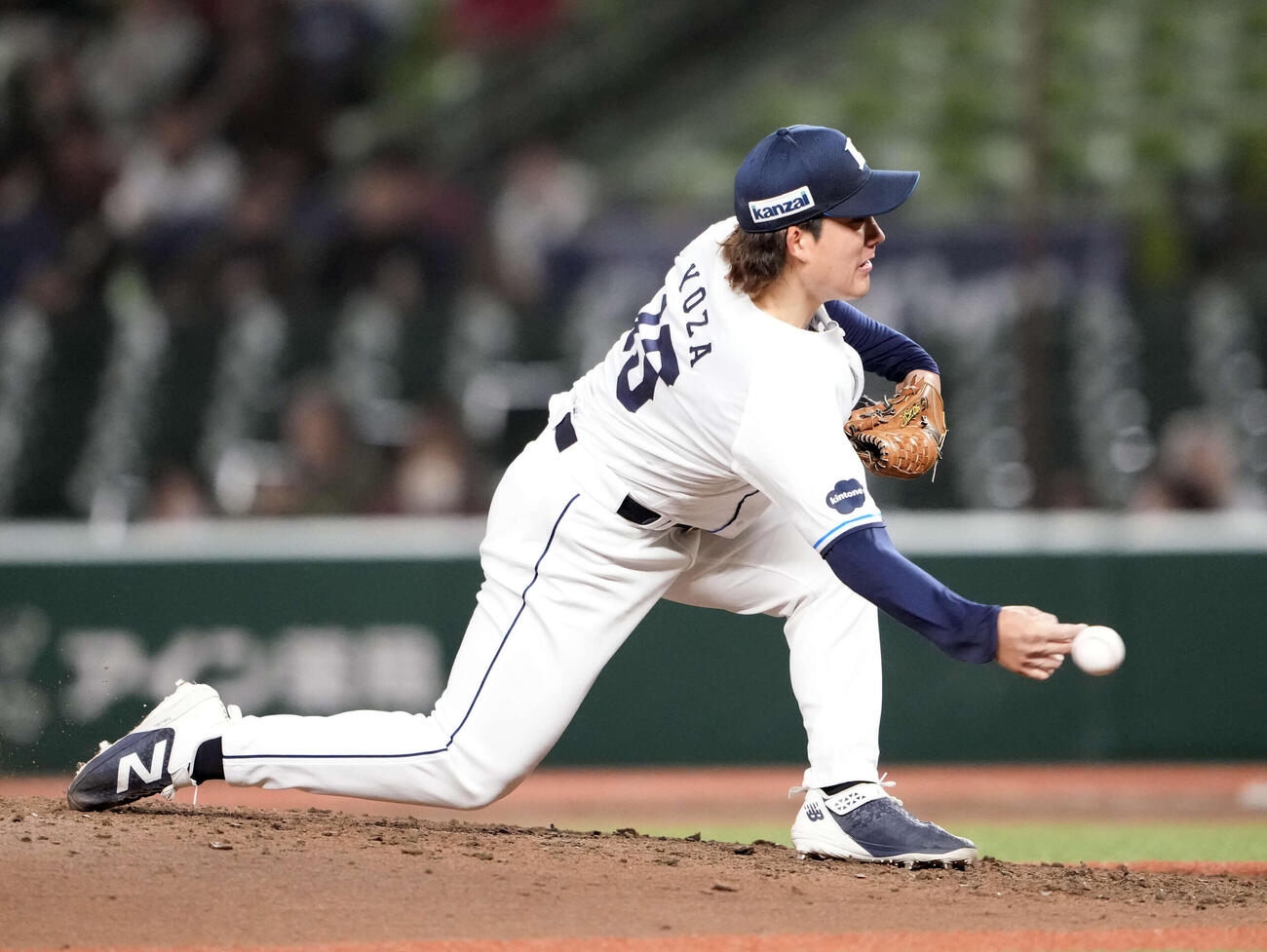 西武対楽天　7回表西武2番手で登板する與座（撮影・小島史椰）