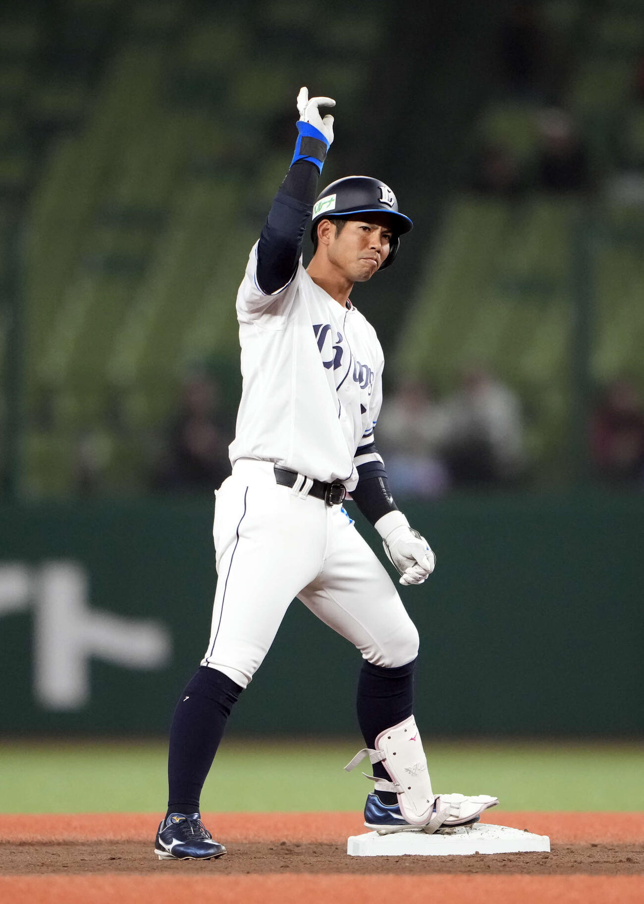 西武対楽天　2回裏西武1死一塁、中前二塁打を放つ桑原（撮影・小島史椰）