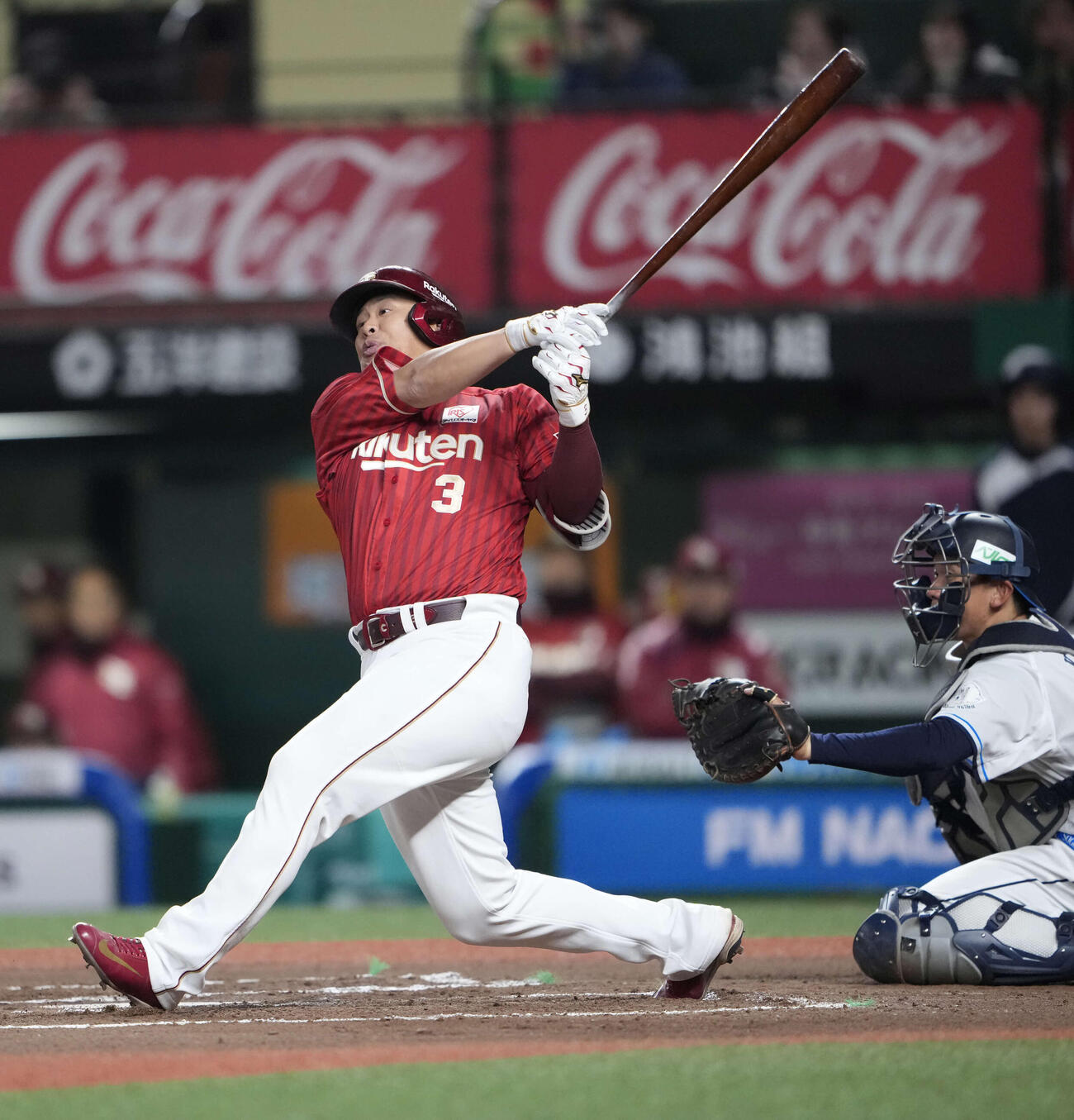 西武対楽天　6回表楽天無死一塁、2点本塁打を放つ浅村（撮影・小島史椰）