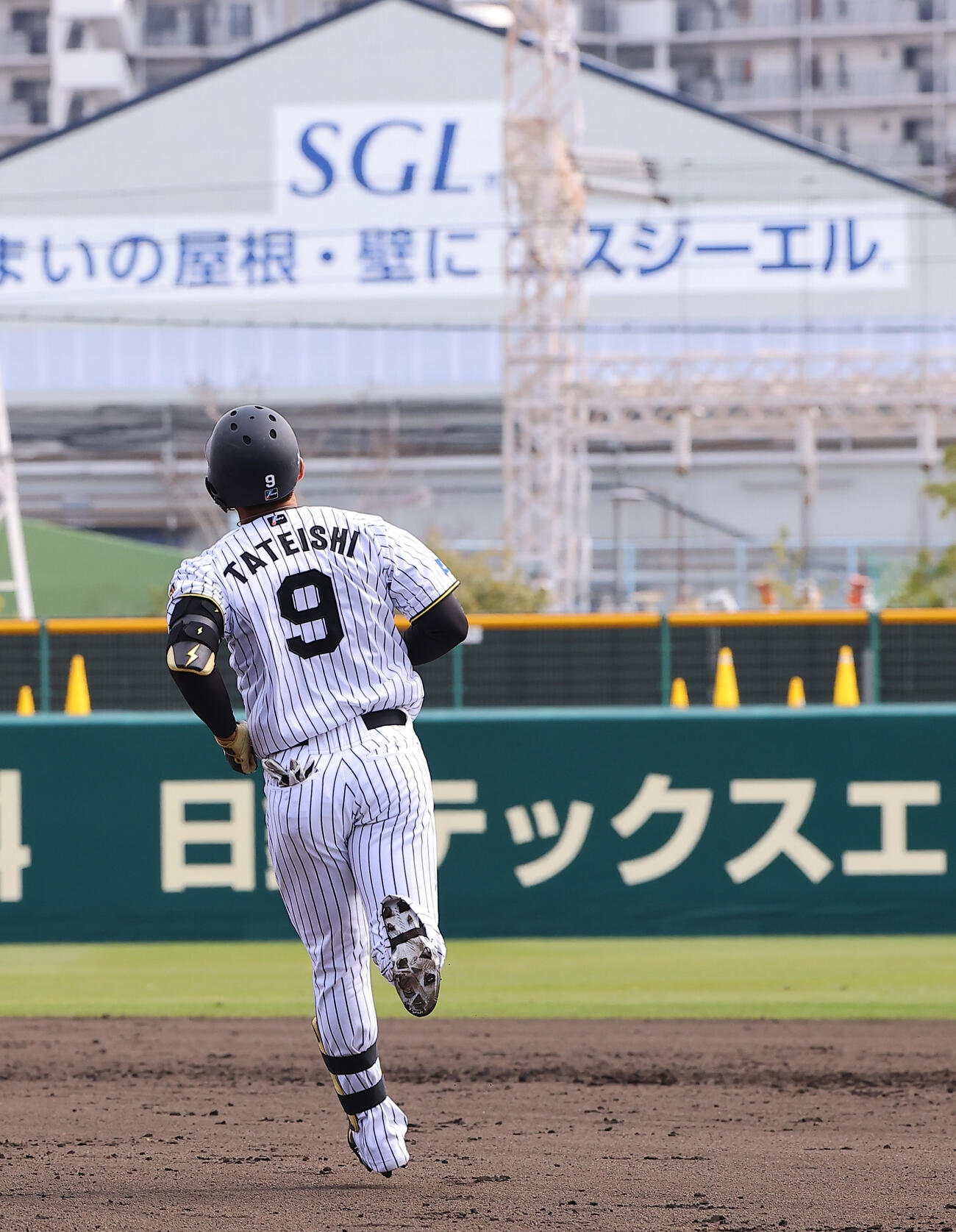 阪神対オリックス　3回裏阪神1死満塁、立石は逆転満塁本塁打を放つ（撮影・上田博志）