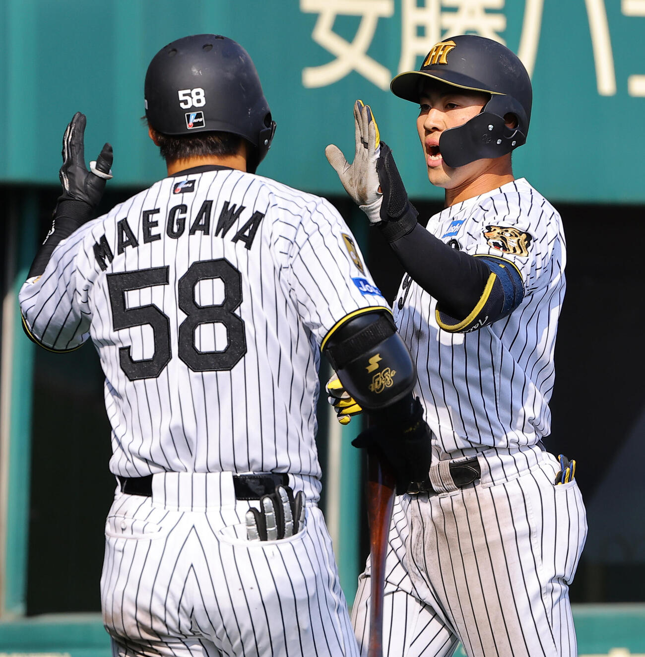 阪神対オリックス　5回裏阪神無死、佐野は左越えソロ本塁打を放つ（撮影・上田博志）