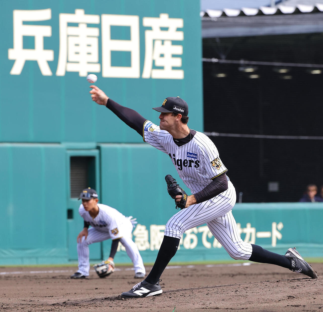 阪神対オリックス　阪神先発のラグズデール（撮影・上田博志）