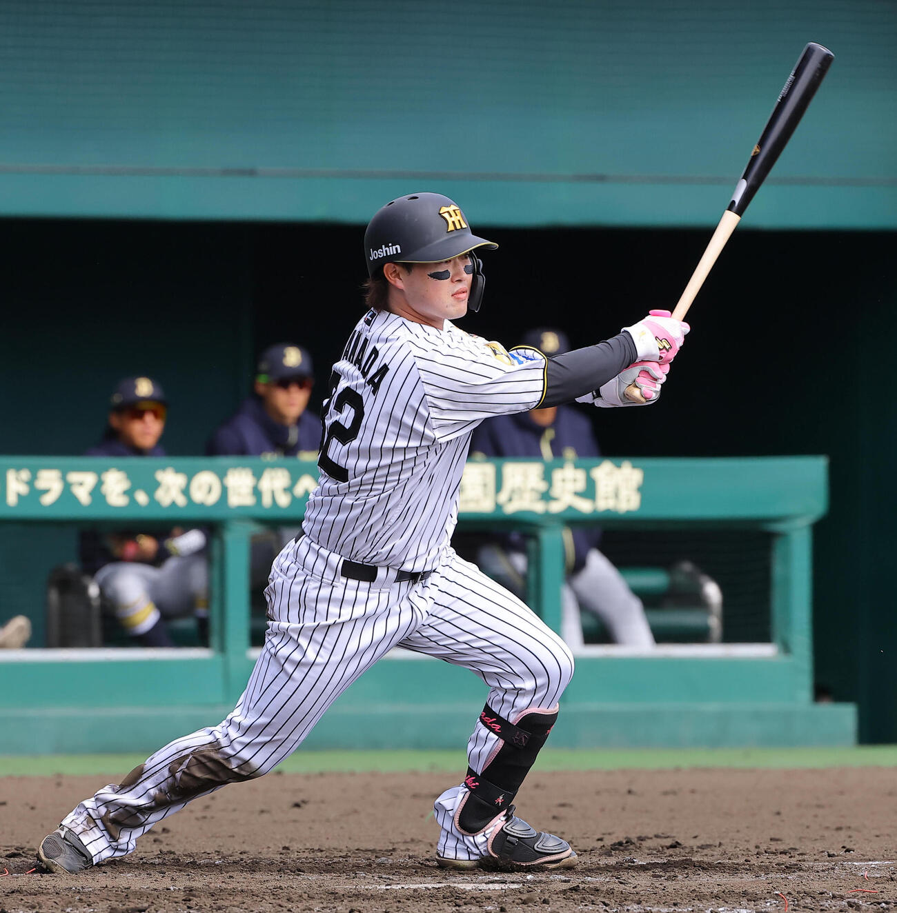 阪神対オリックス　3回裏阪神1死一、二塁、浜田は安打を放つ（撮影・上田博志）