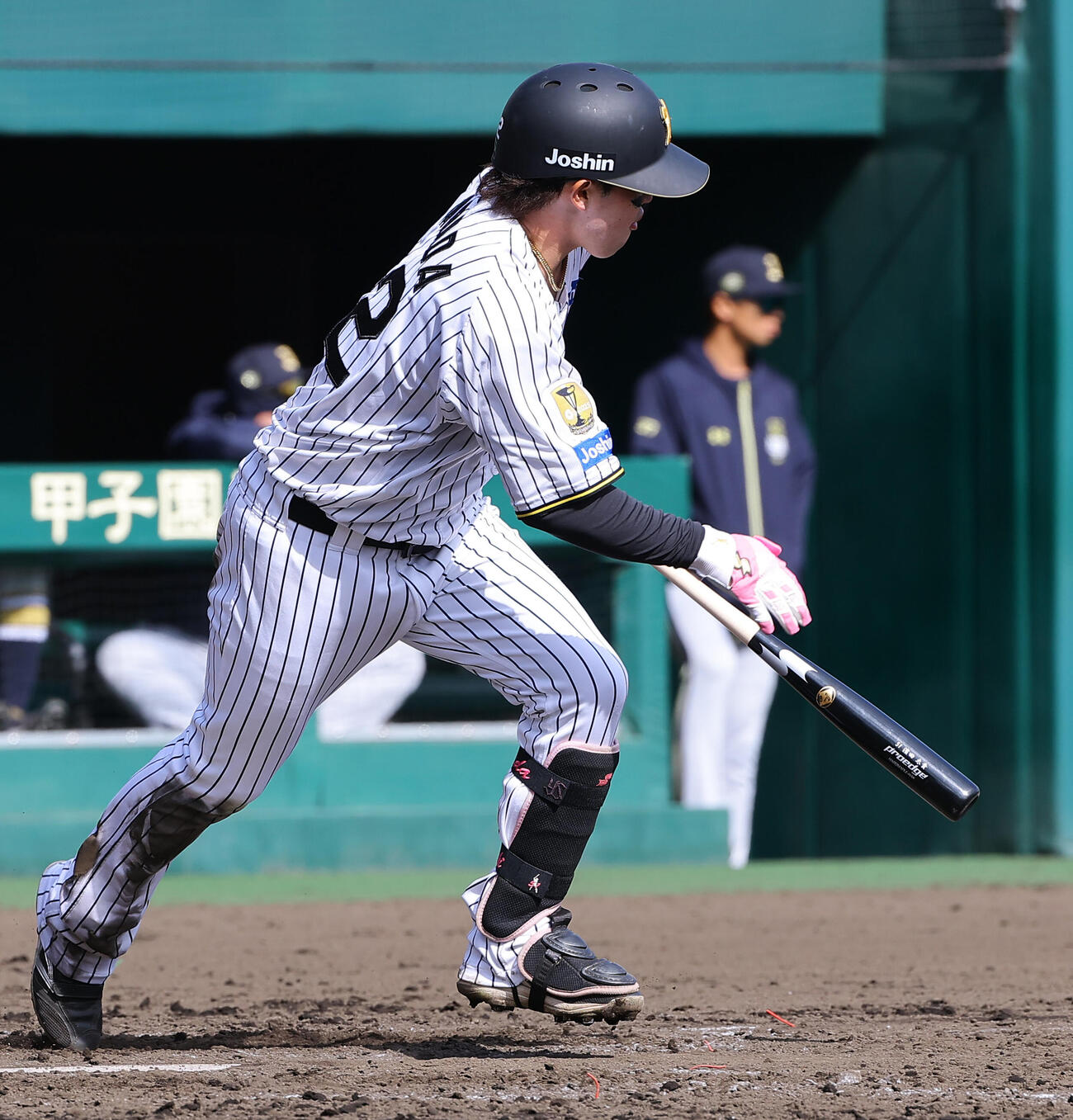 阪神対オリックス　4回裏阪神無死満塁、浜田は2点適時二塁打を放つ（撮影・上田博志）