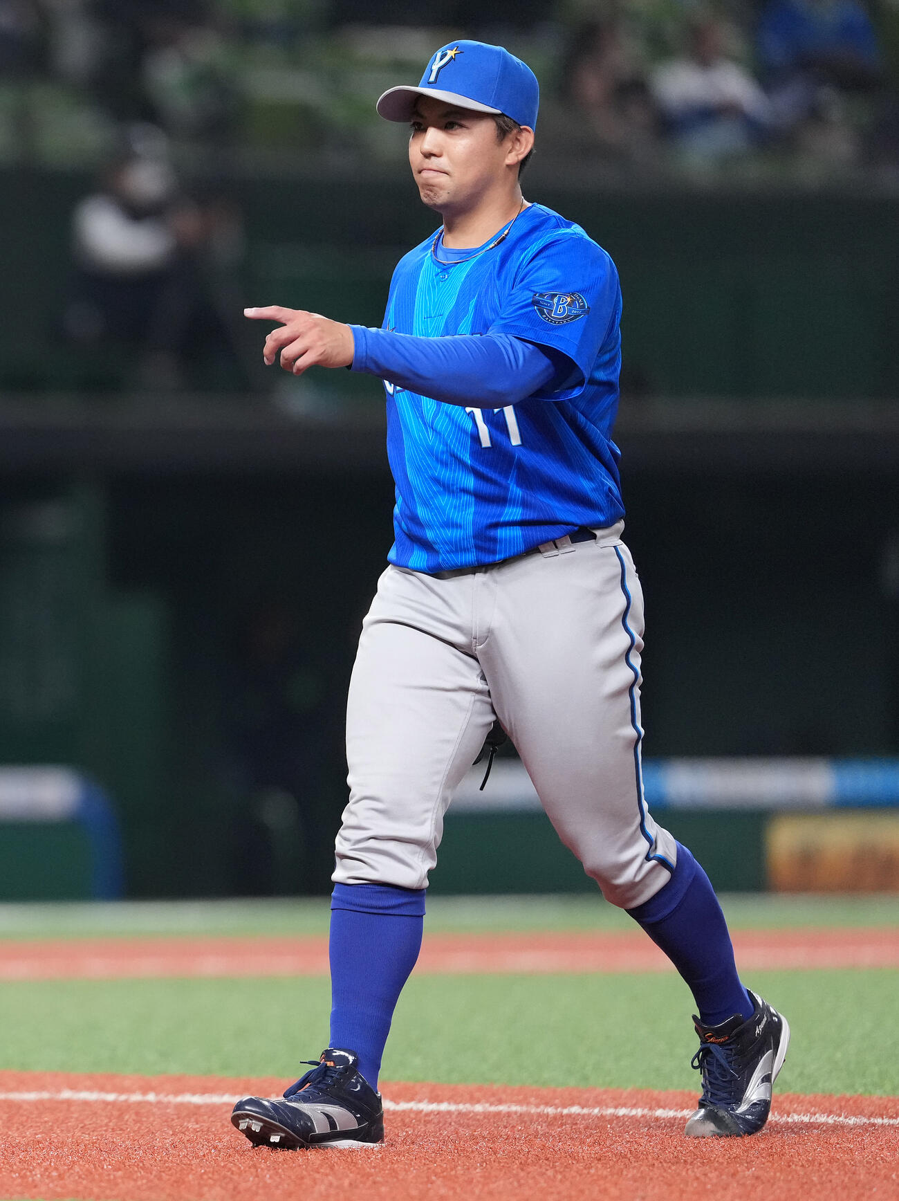 西武対DeNA 6回裏まで無失点に抑え、ベンチへ戻るDeNA東（撮影・鈴木みどり）