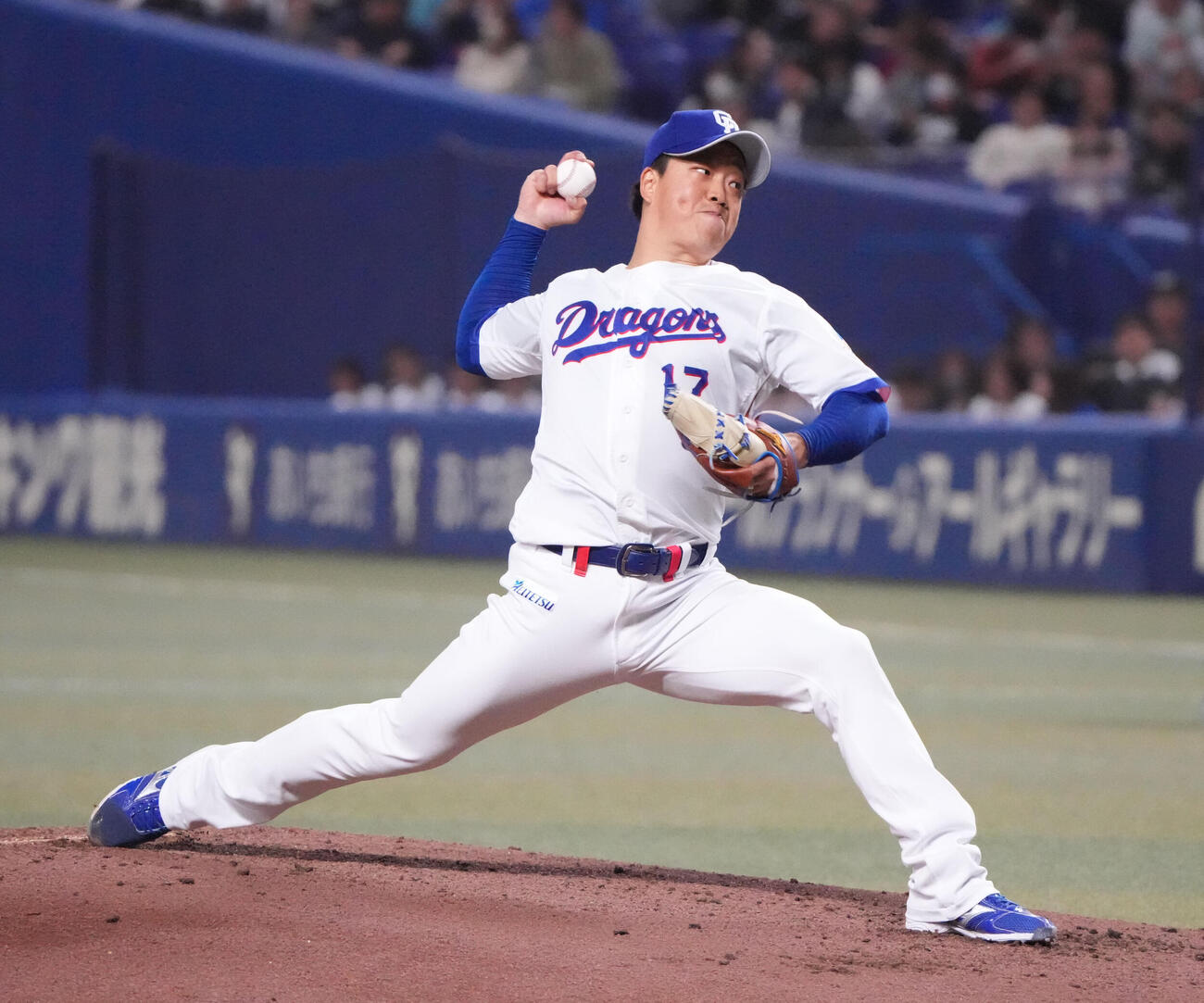 中日対ロッテ　3回表、力投する中日先発の柳（撮影・森本幸一）