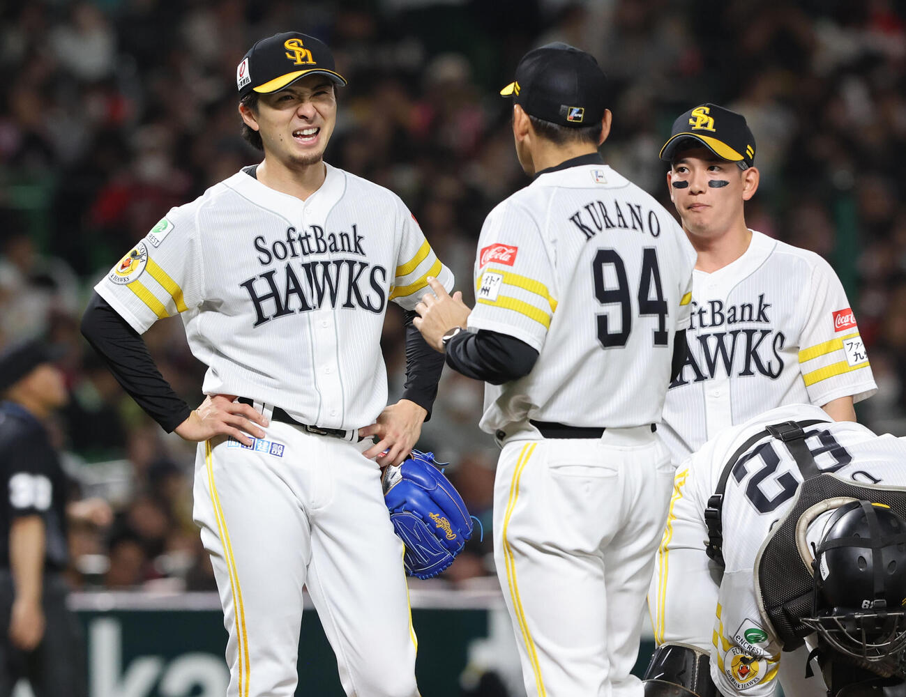 ソフトバンク対広島　3回途中で降板のソフトバンク上沢は渋い表情を見せる（撮影・梅根麻紀）