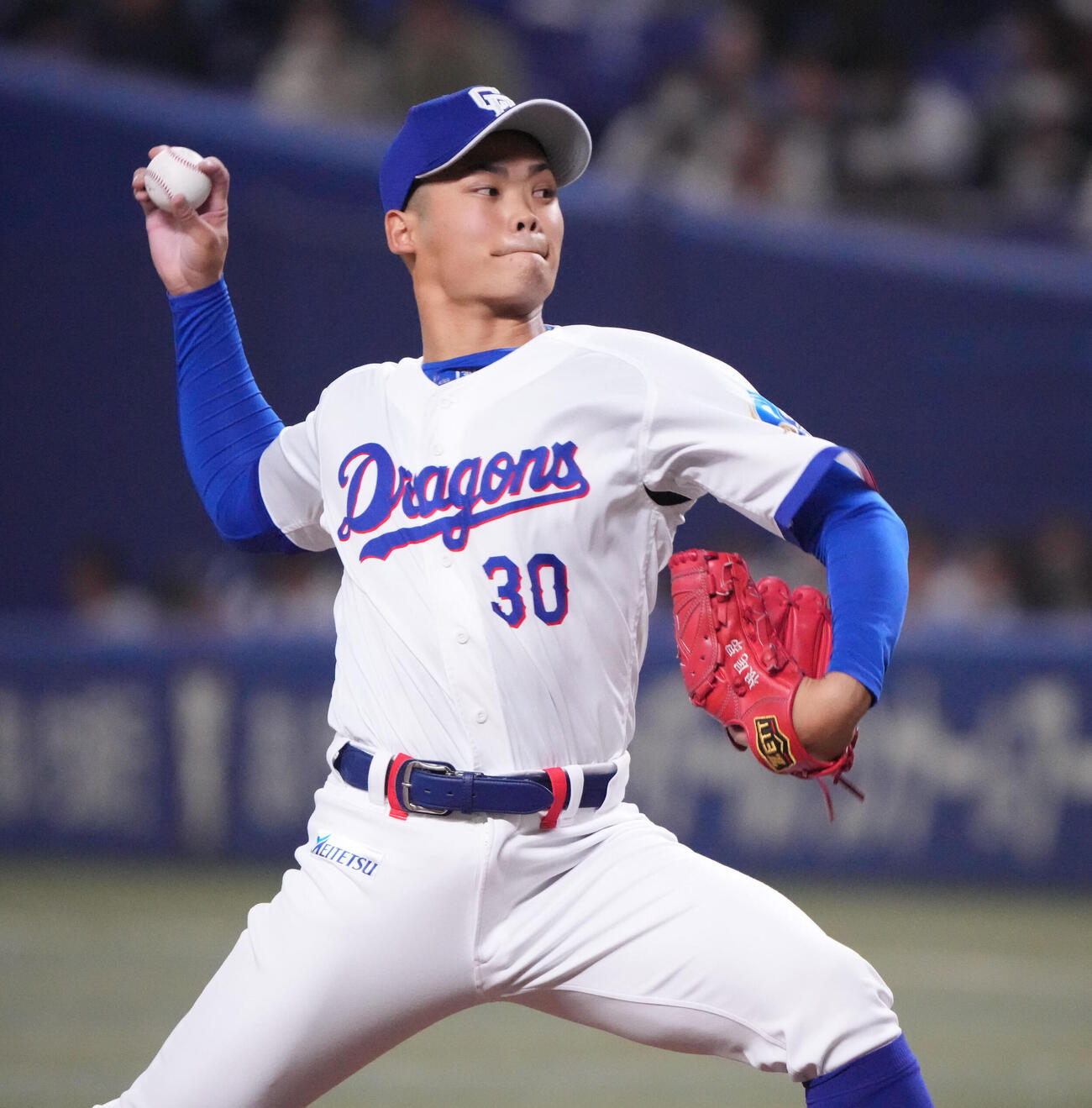 中日対ロッテ　4回表、中日2番手で登板する根尾（撮影・森本幸一）