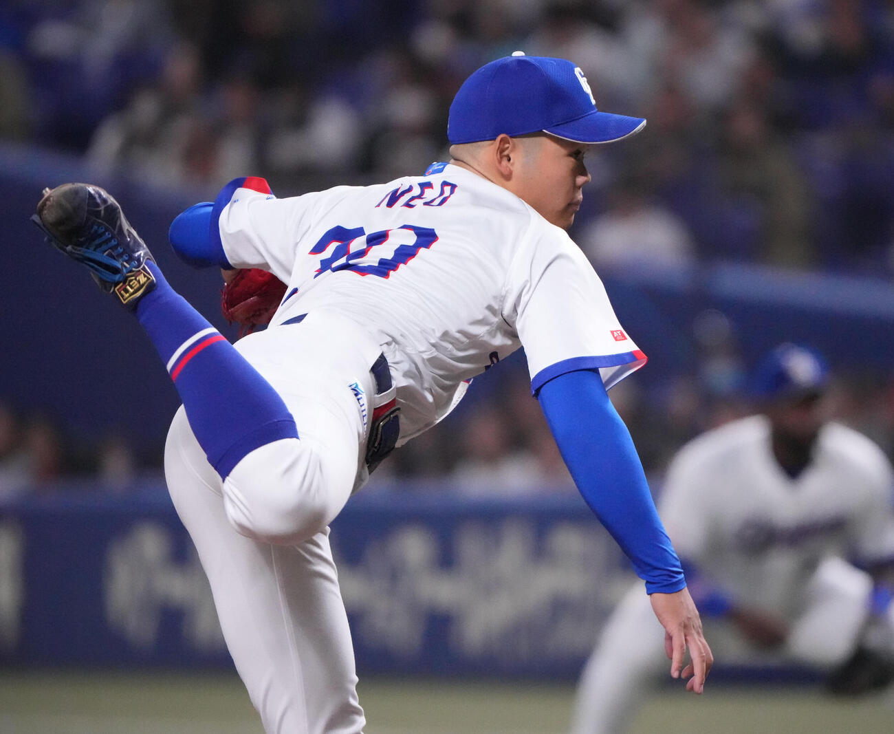 中日対ロッテ　4回表、中日2番手で登板する根尾（撮影・森本幸一）