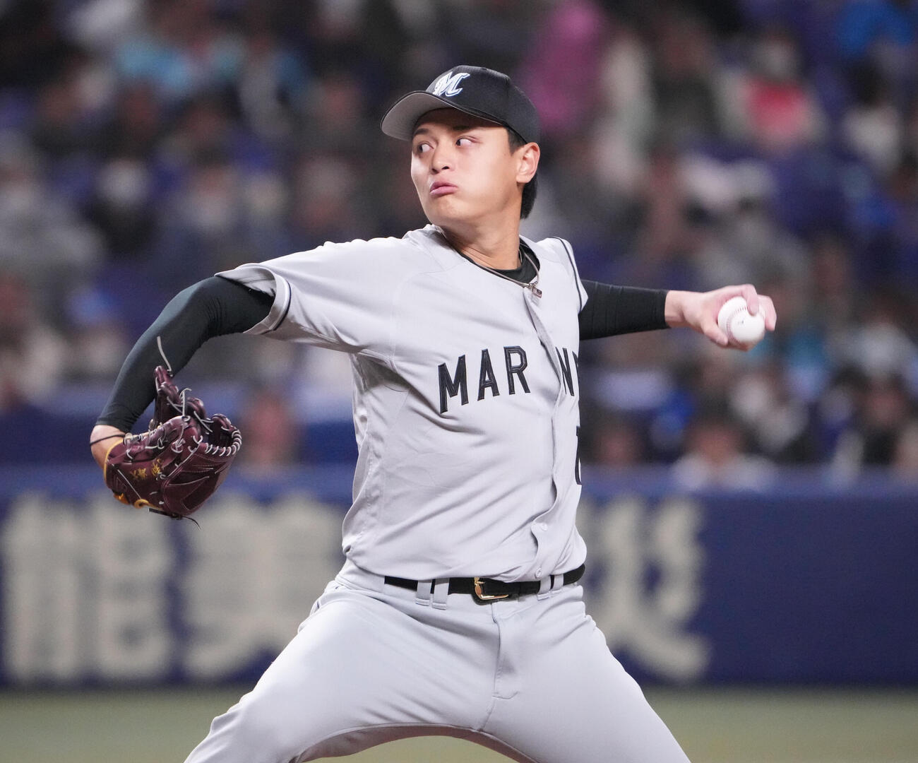 中日対ロッテ　1回裏、登板するロッテ先発の毛利（撮影・森本幸一）
