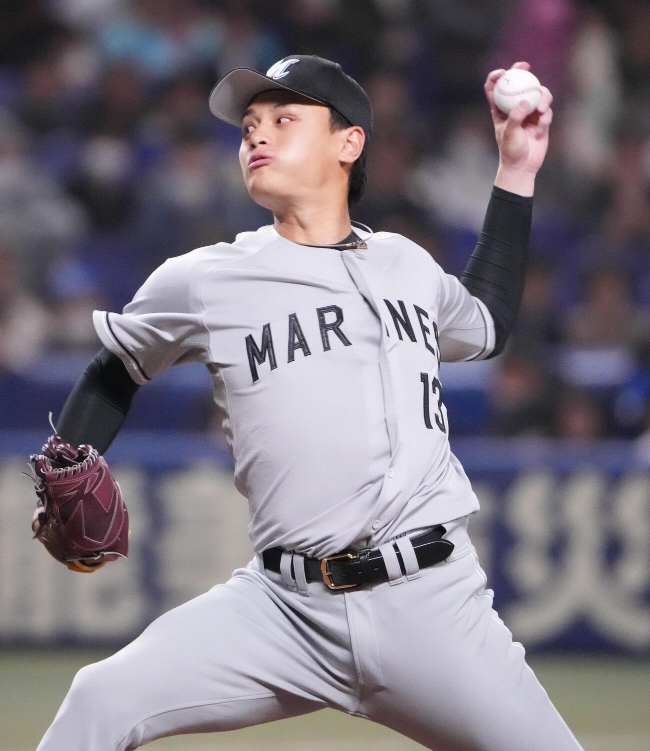 中日対ロッテ　1回裏、登板するロッテ先発の毛利（撮影・森本幸一）