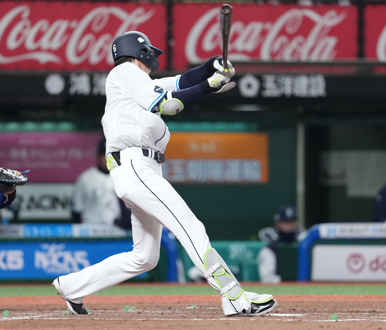 西武対DeNA 3回裏西武無死、空振り三振に倒れる源田（撮影・鈴木みどり）